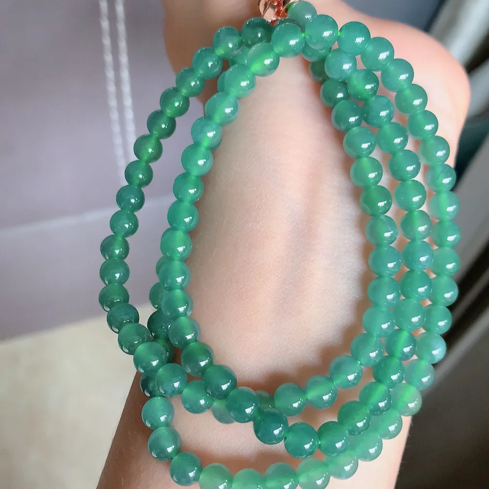 冰润翡翠圆珠项链，水水润润，珠圆玉润，颜色鲜艳，妙明清净，清秀高雅，佩戴效果优雅迷人！性价比超值 W921  尺寸：6mm