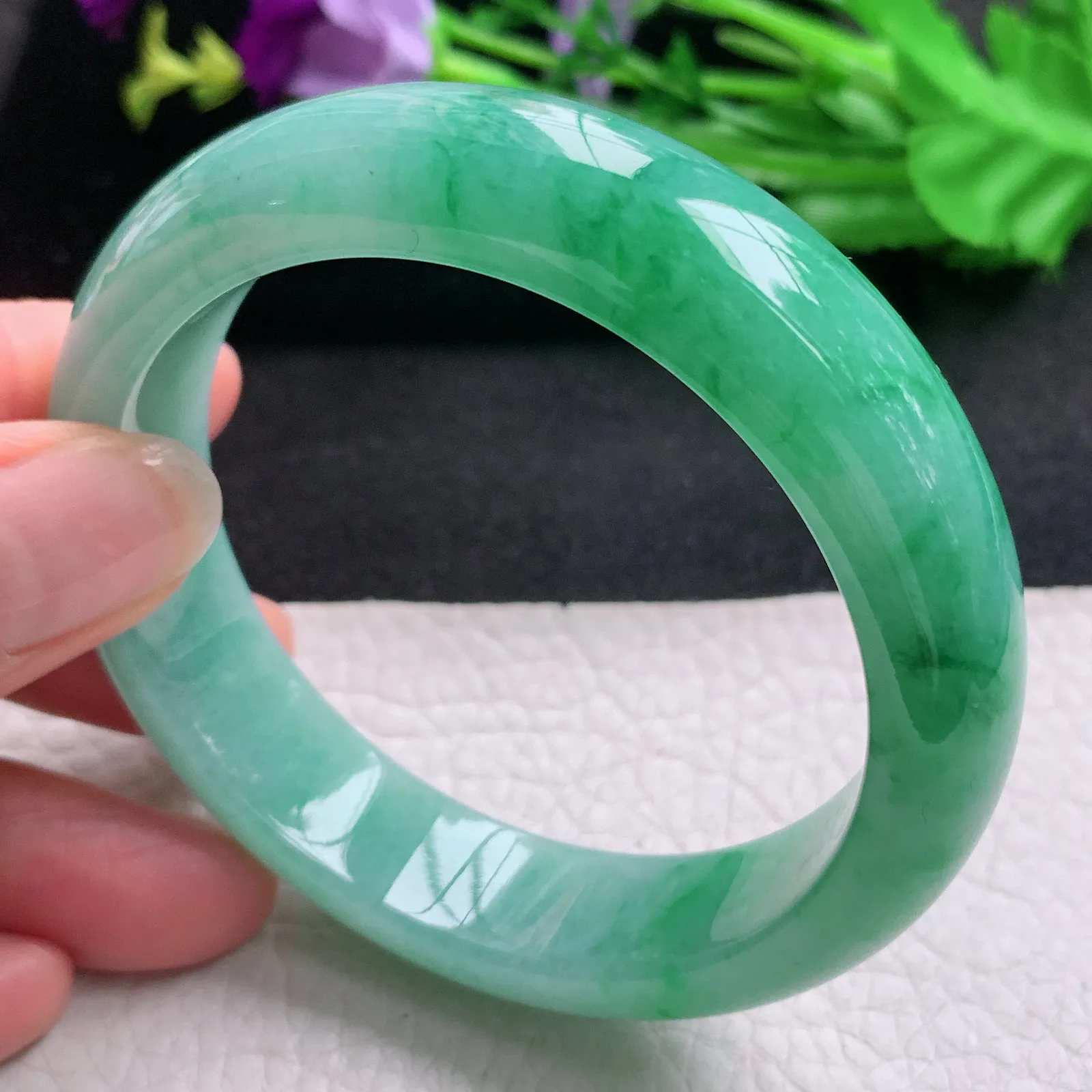 ss实拍57*14.8*8.2mm天然缅甸翡翠A货玉手镯辣绿水润宽边正圈平安镯