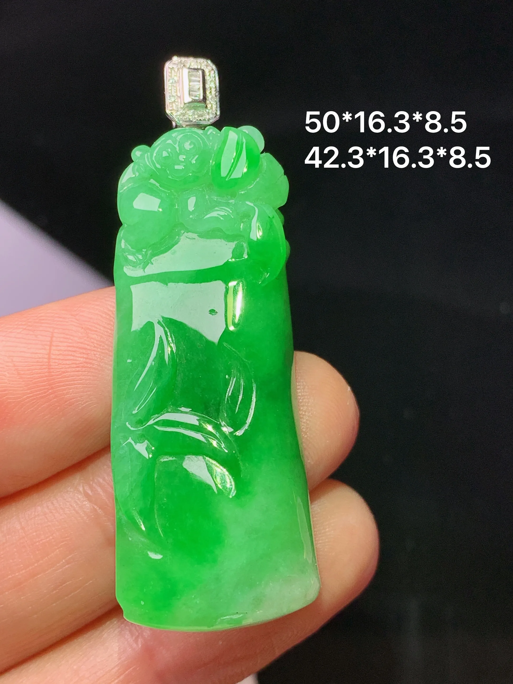 18k金钻镶嵌翠绿竹节吊坠 玉质细腻 水润亮眼 整体尺寸50*16.3*8.5