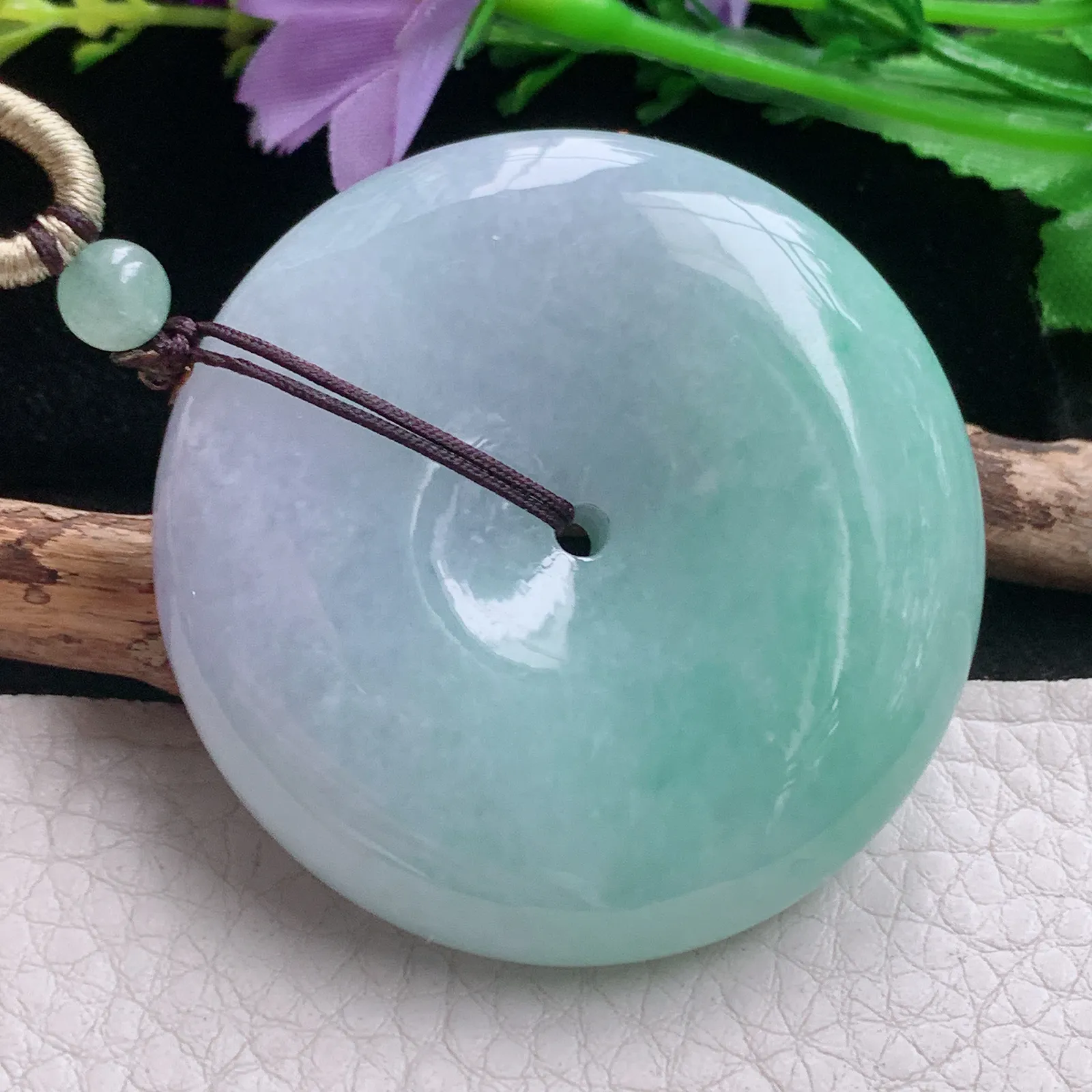 zen自然光49.8*12.3天然缅甸翡翠A货春带彩大平安扣 玉扣玉吊坠