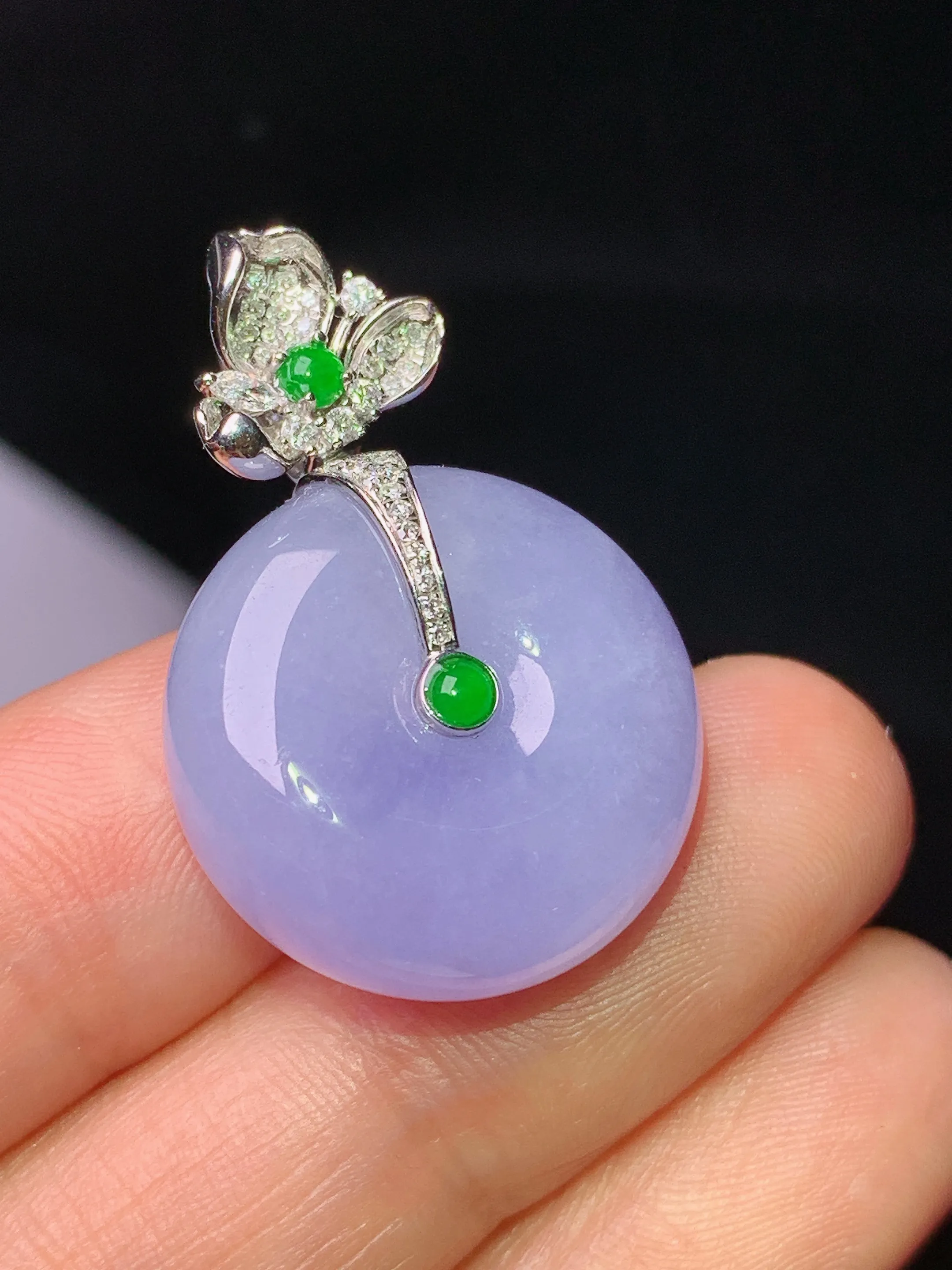 18k金钻镶嵌紫罗兰平安扣吊坠 玉质细腻 水润亮眼 整体尺寸30.2*20*9
