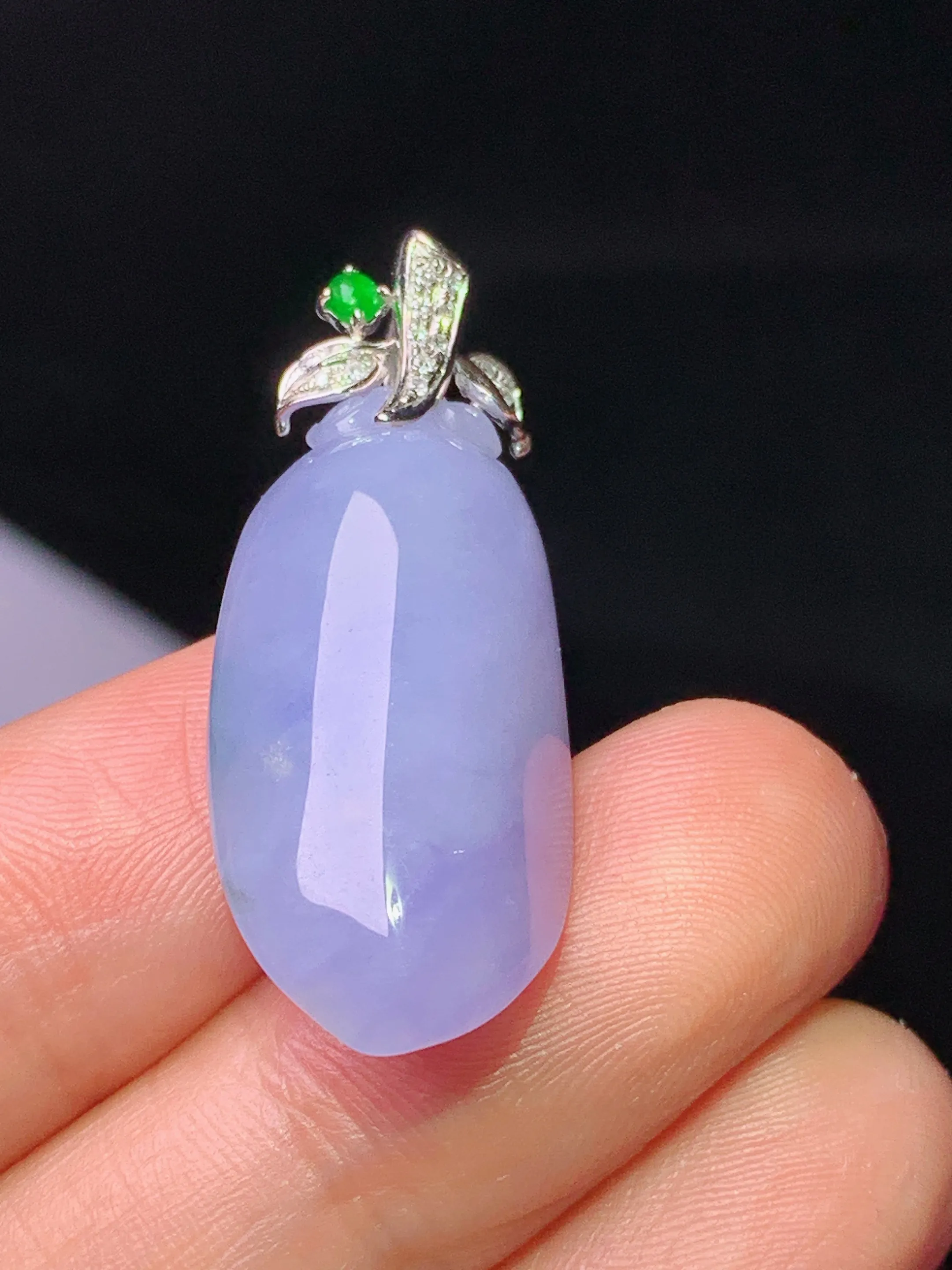 18k金钻镶嵌紫罗兰福瓜吊坠 玉质细腻 水润亮眼 整体尺寸33.2*13.8*8.7