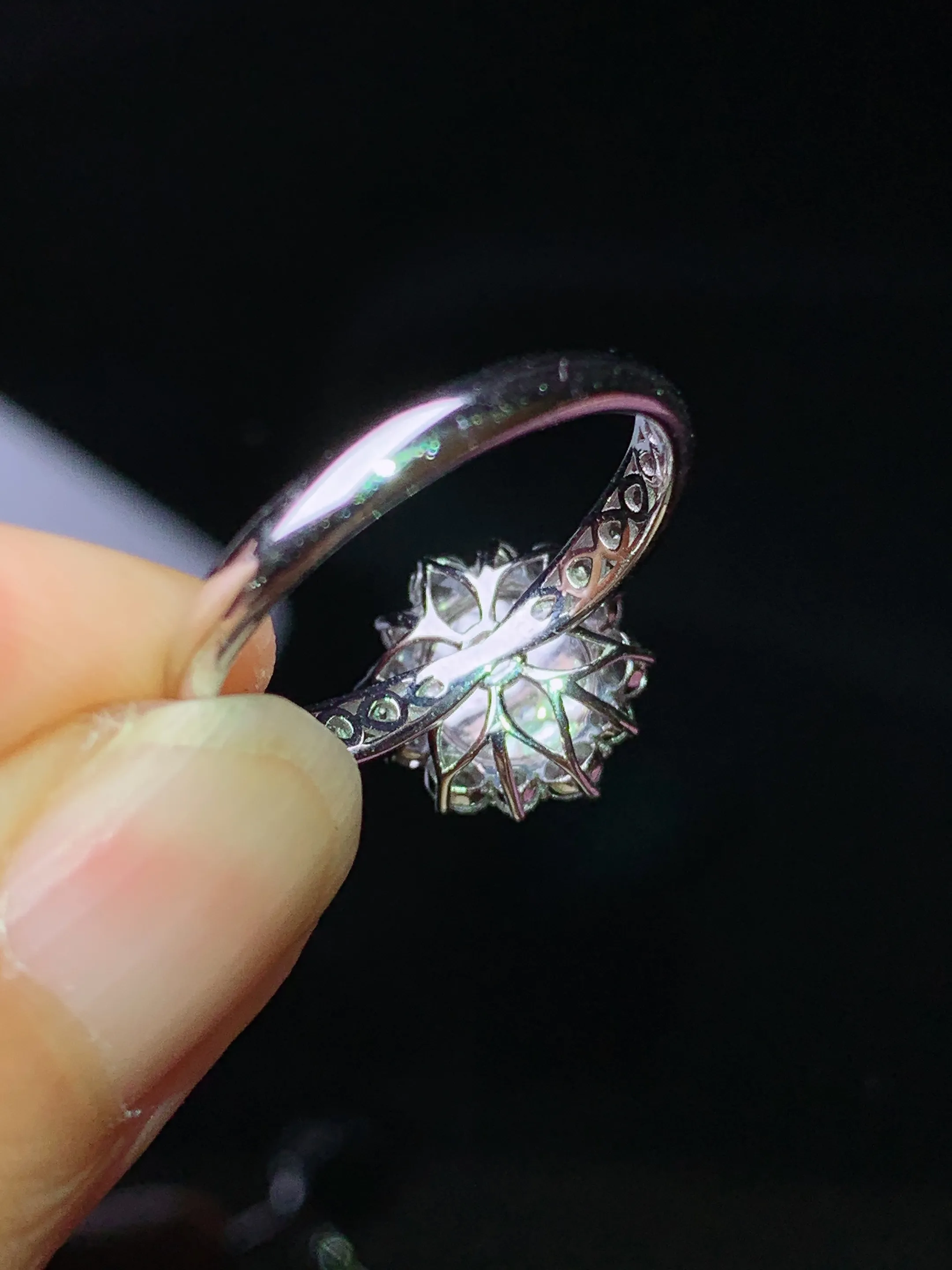 18k金钻镶嵌满绿蛋面戒指 玉质细腻 水润亮眼 圈口14.5 整体尺寸11.6*11*8.8