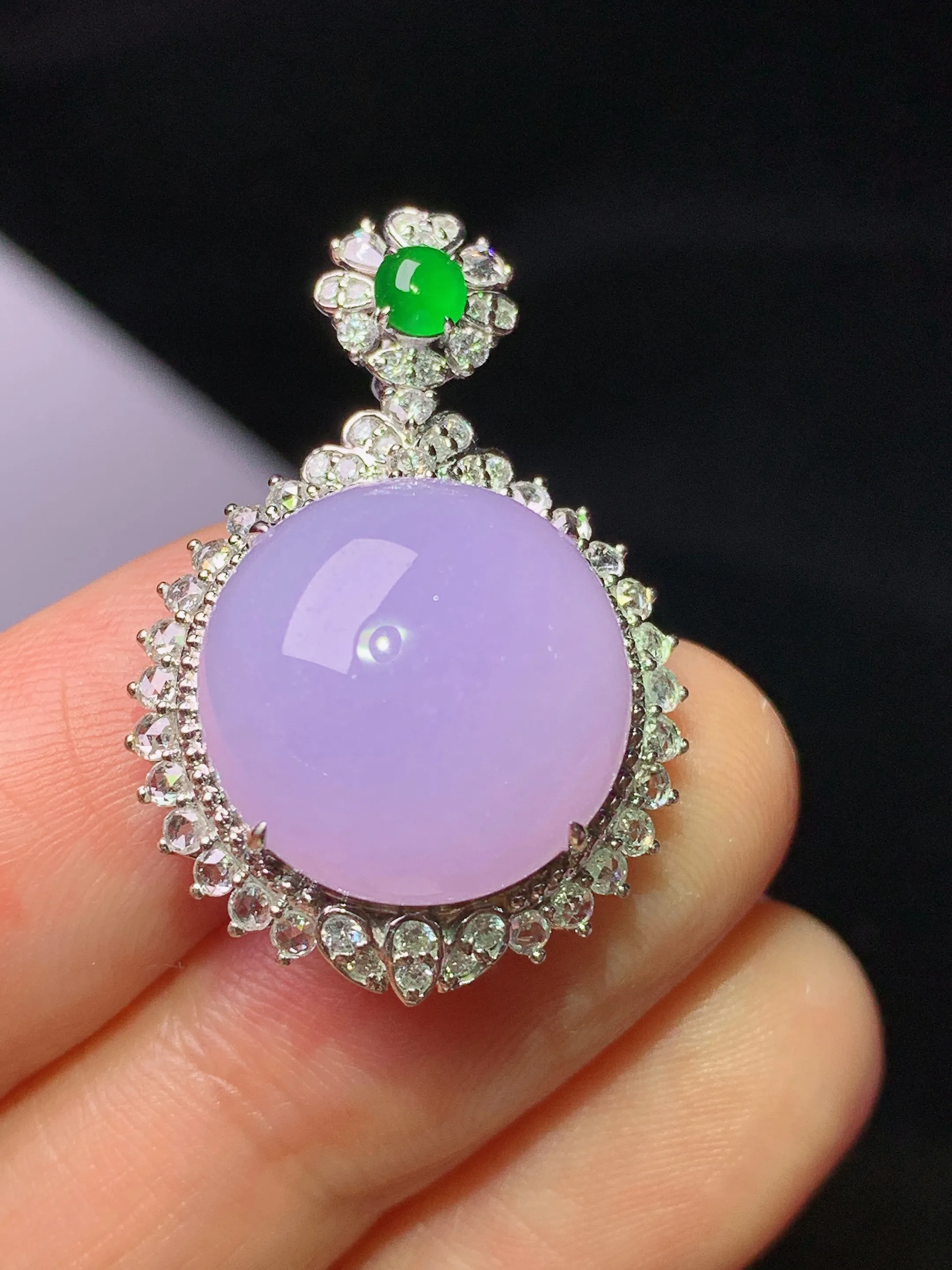 18k金钻镶嵌紫罗兰蛋面吊坠 玉质细腻 水润亮眼 整体尺寸29.2*19.8*13