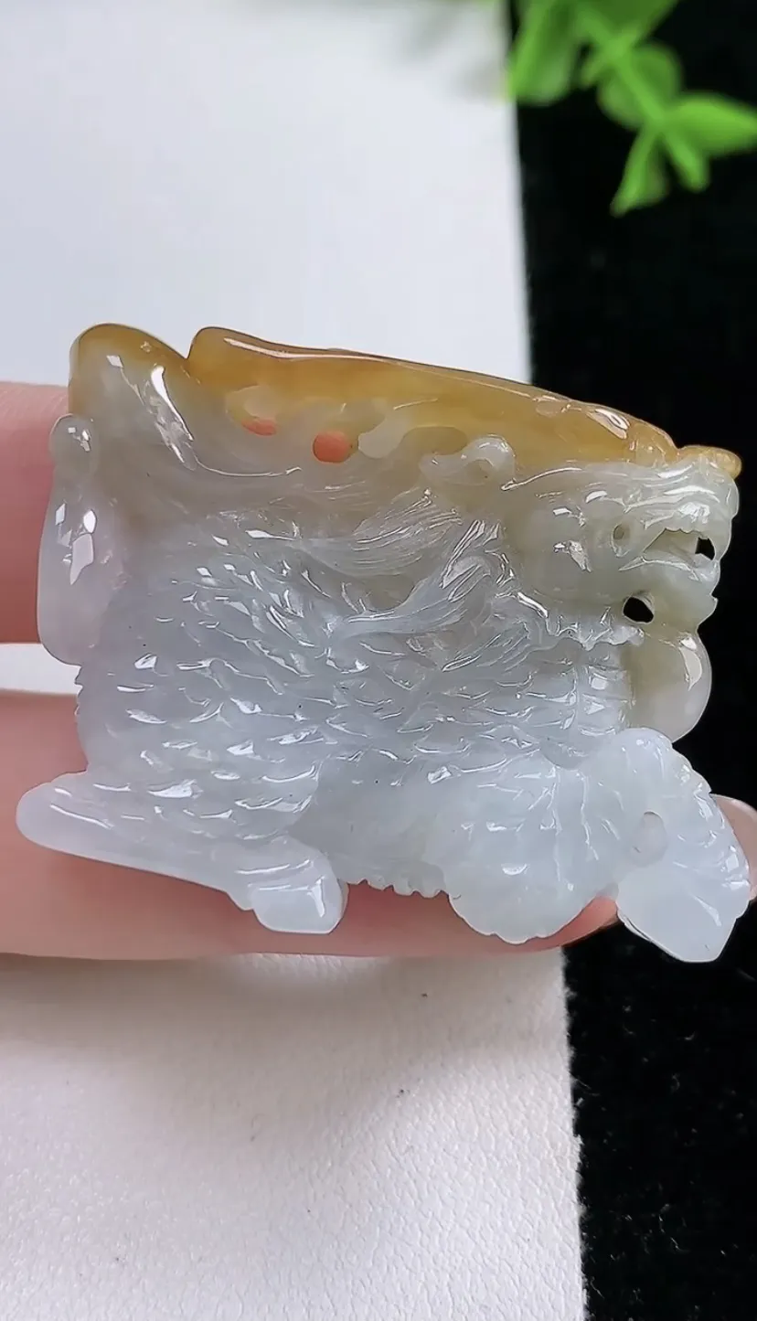翡翠a货飘黄翡貔貅吊坠，尺寸40-32-9，重:23.99g