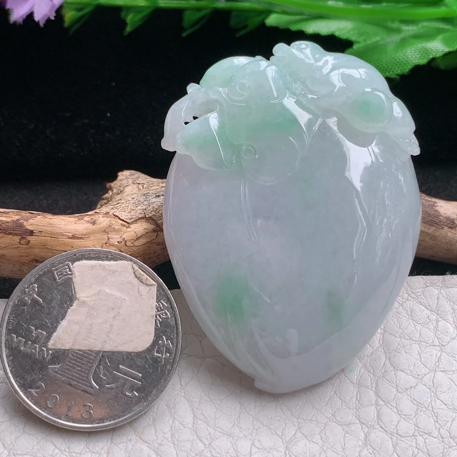 zen自然光51*38.5*13天然缅甸翡翠A货饱满飘绿寿桃 福瓜玉吊坠