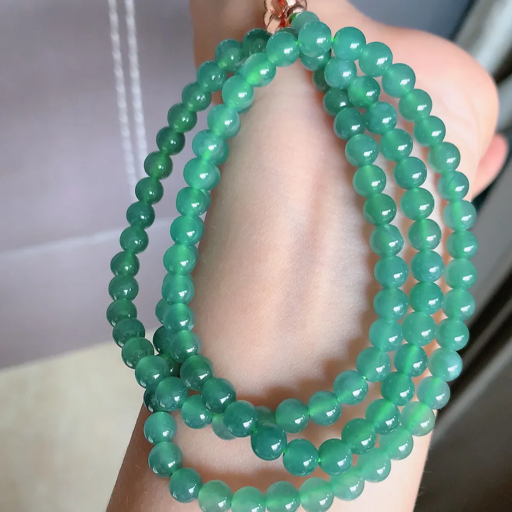冰润翡翠圆珠项链，水水润润，珠圆玉润，颜色鲜艳，妙明清净，清秀高雅，佩戴效果优雅迷人！性价比超值 W921  尺寸：6mm