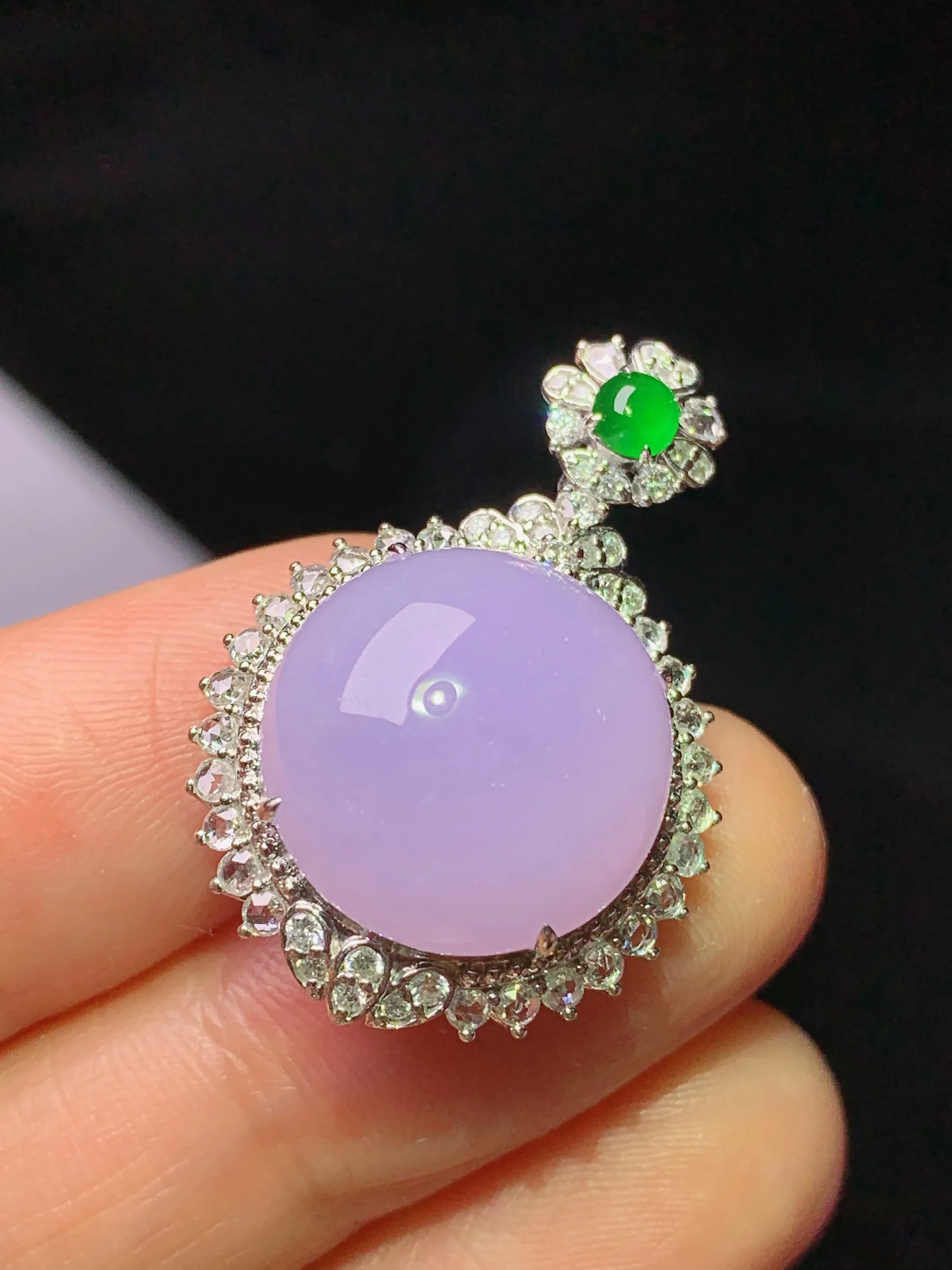 18k金钻镶嵌紫罗兰蛋面吊坠 玉质细腻 水润亮眼 整体尺寸29.2*19.8*13