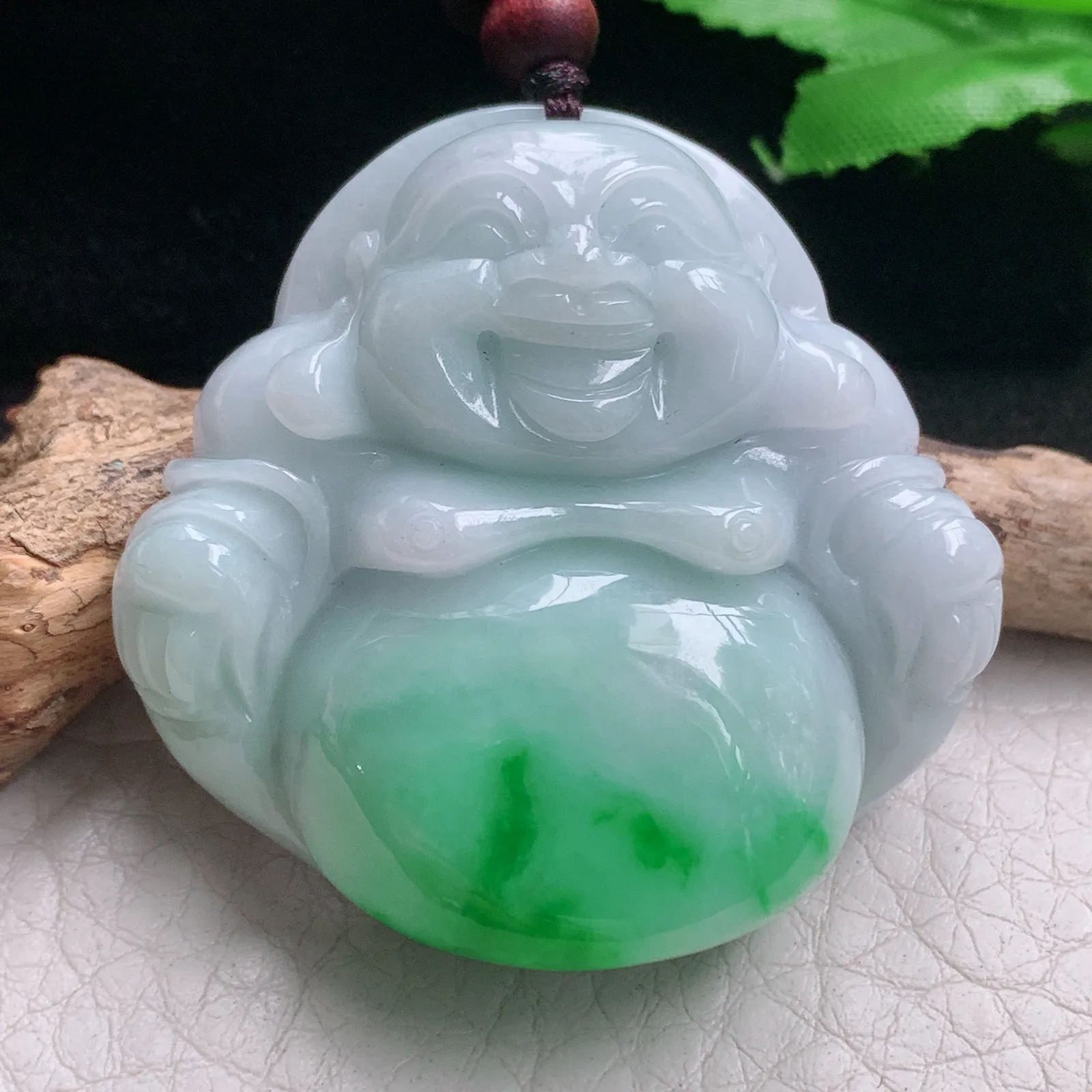 zen自然光43.6*44.5*13.3天然缅甸翡翠A货辣绿大佛公 开心佛玉吊坠
