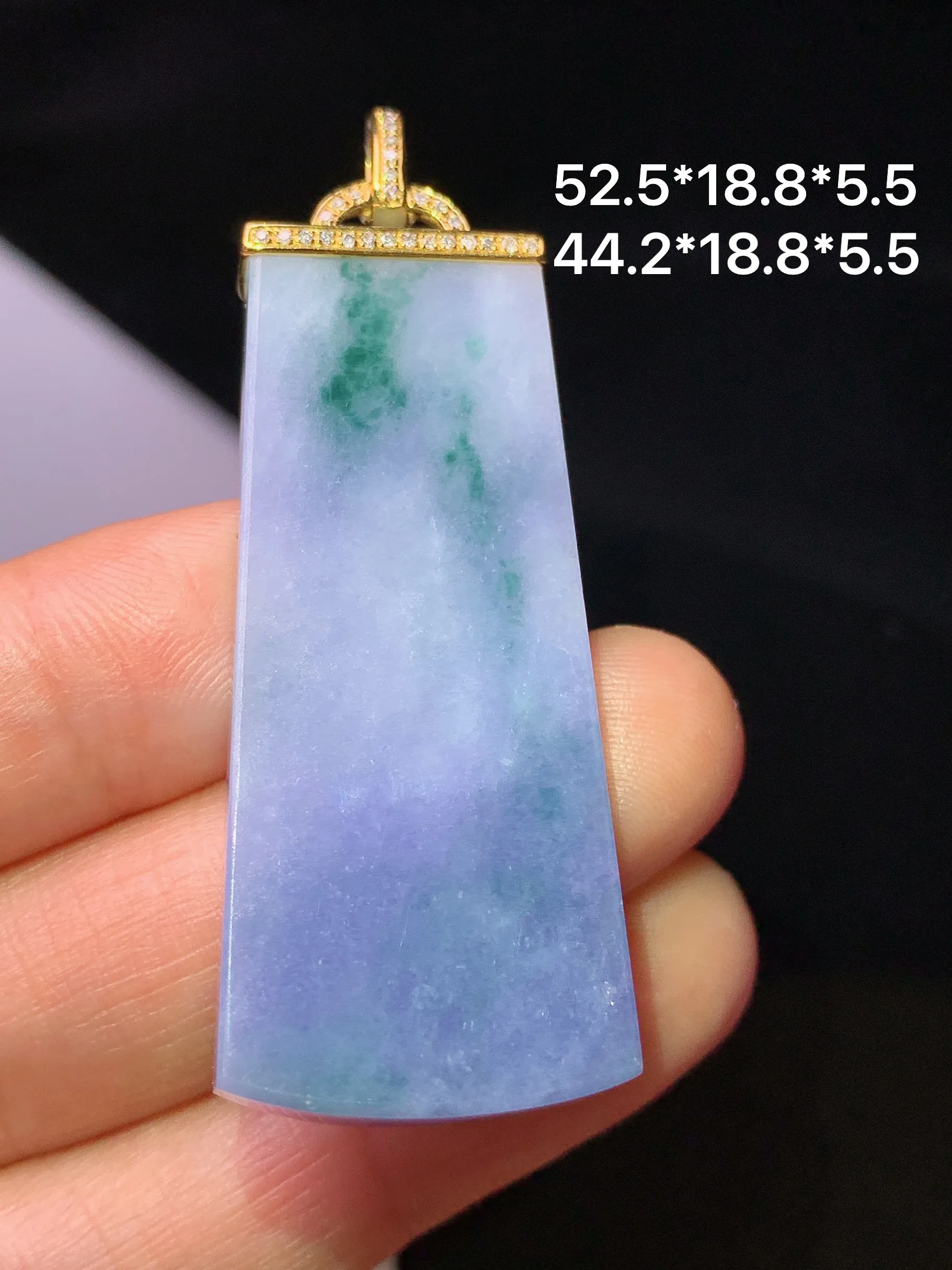 18k金钻镶嵌紫罗兰无事牌吊坠 玉质细腻 水润亮眼 整体尺寸52.5*18.8*5.5