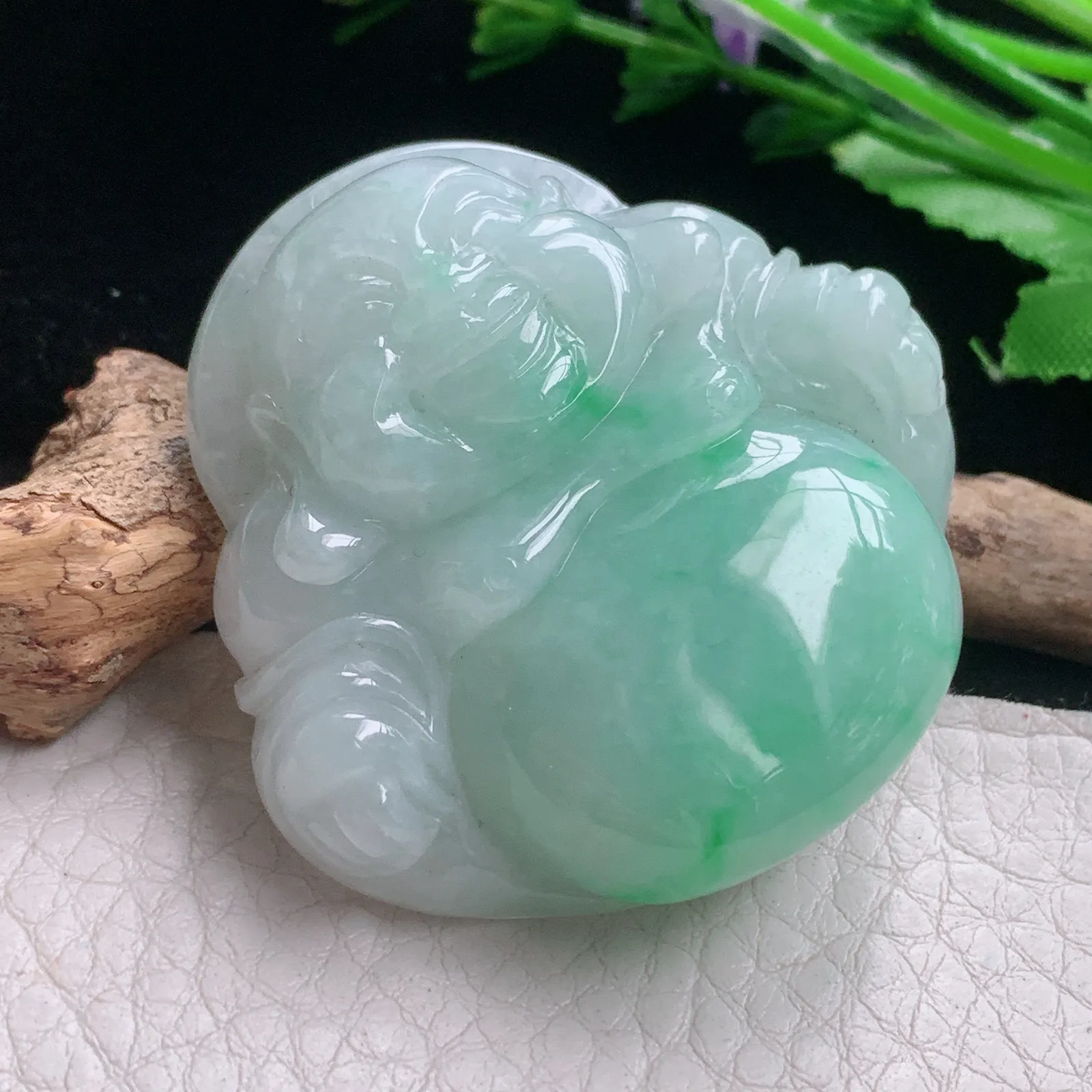 zen自然光45*46.5*12.3天然缅甸翡翠A货飘绿大佛公 开心佛玉吊坠