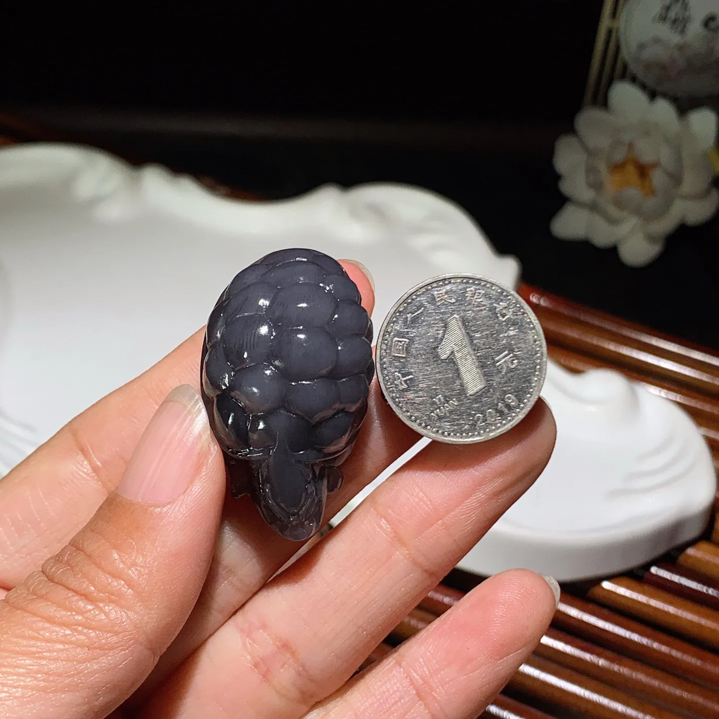 和田玉青海烟紫龙龟挂件。尺寸38/21/20重21.5克。玉质细腻油润。手推出油。品相大气。lt260227