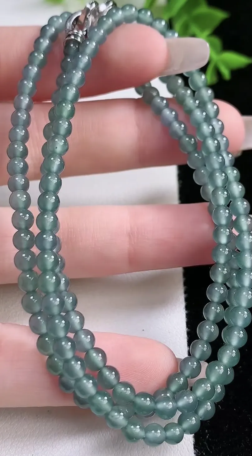 翡翠a货蓝水小米珠项链，尺寸4-154颗，重:17.46g