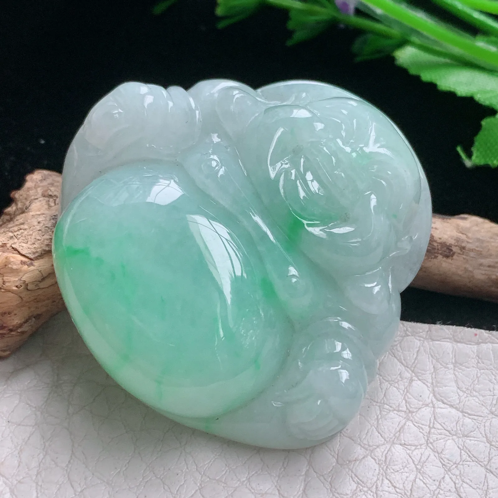 zen自然光45*46.5*12.3天然缅甸翡翠A货飘绿大佛公 开心佛玉吊坠