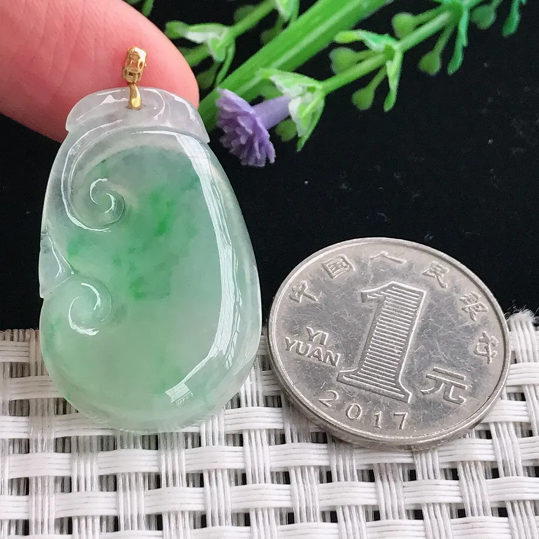 实拍A货翡翠34.5/22/4.6老坑18k金镶嵌冰胶飘阳绿如意吊坠翡翠挂件