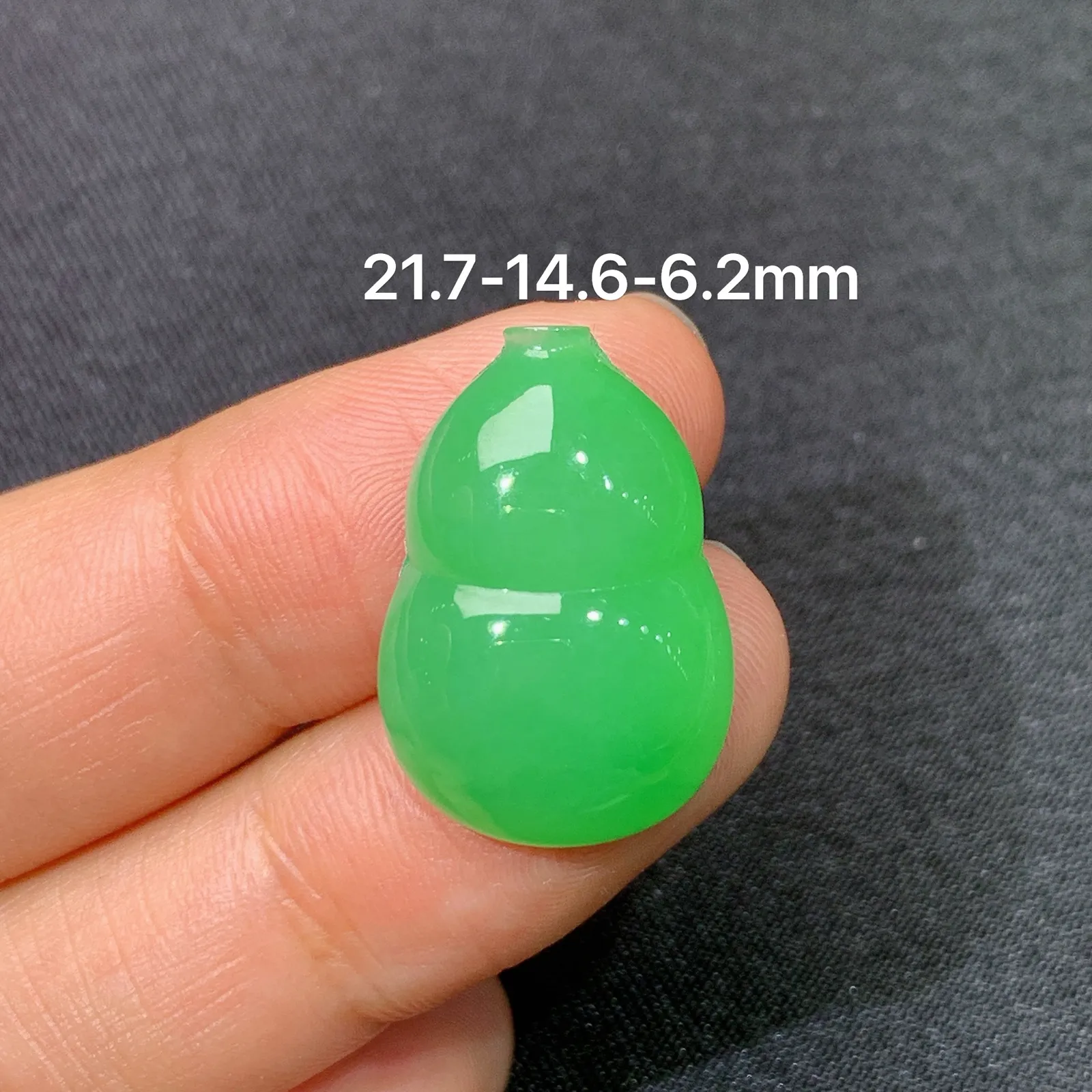 阳绿葫芦，镶嵌佳品，质地细腻，Ht整体尺寸21.7*14.6*6.2