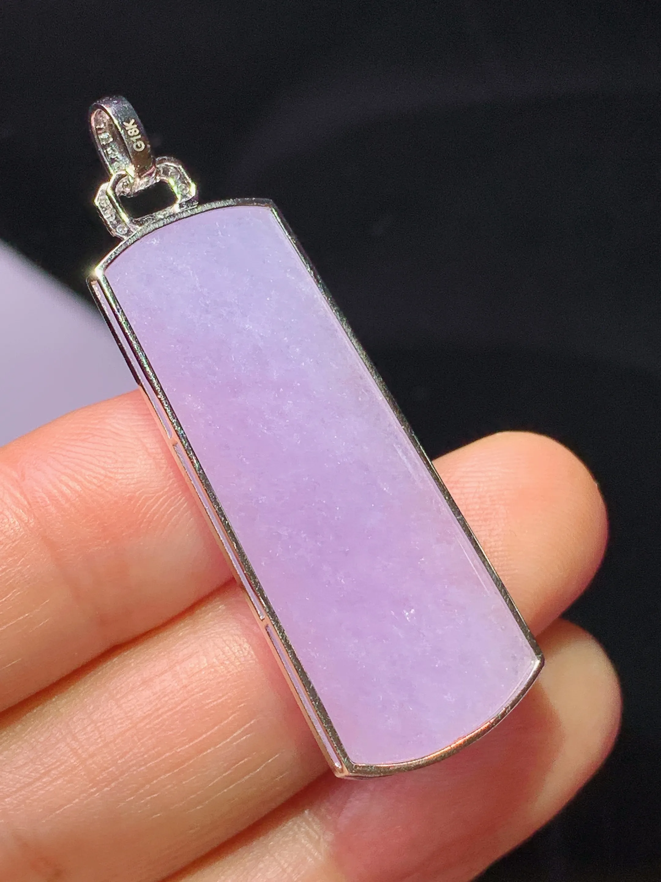 18k金钻镶嵌紫罗兰玉柱吊坠 玉质细腻 水润亮眼 整体尺寸45.5*15.6*5