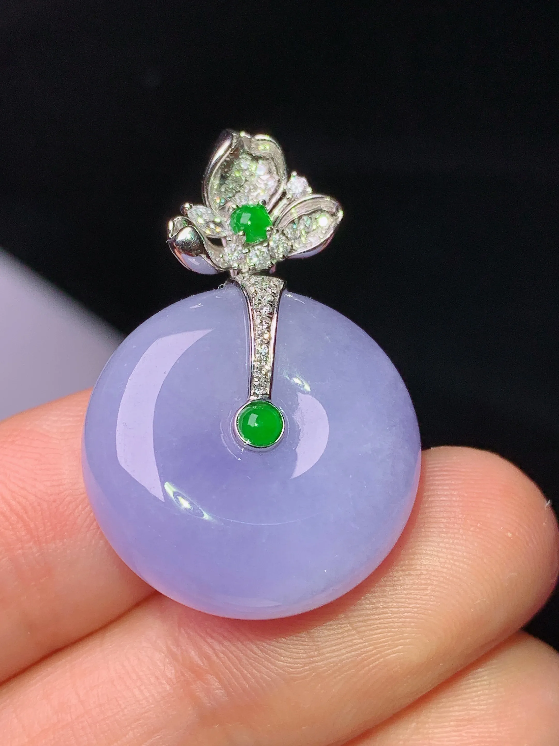 18k金钻镶嵌紫罗兰平安扣吊坠 玉质细腻 水润亮眼 整体尺寸30.2*20*9