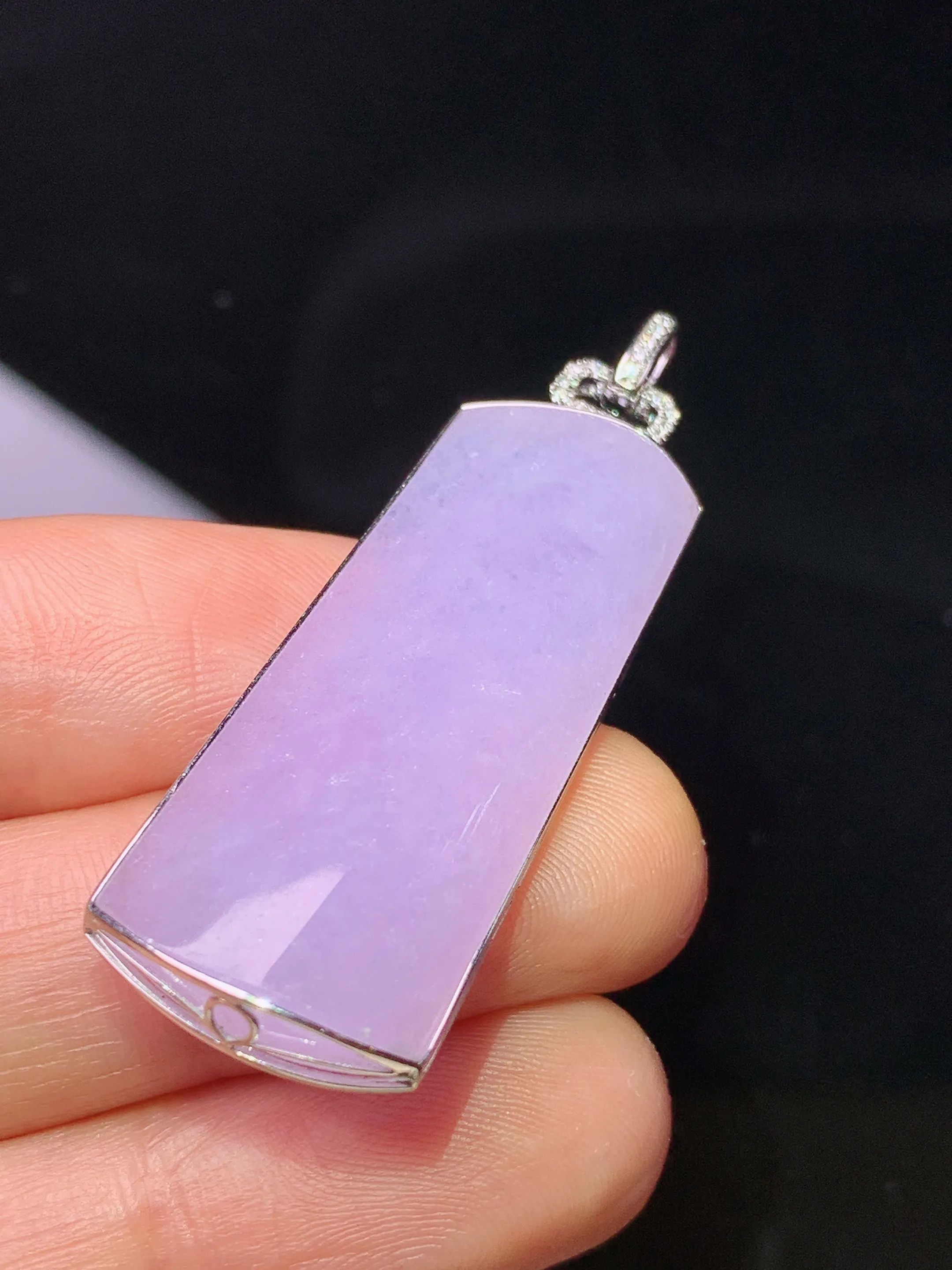 18k金钻镶嵌紫罗兰玉柱吊坠 玉质细腻 水润亮眼 整体尺寸45.5*15.6*5