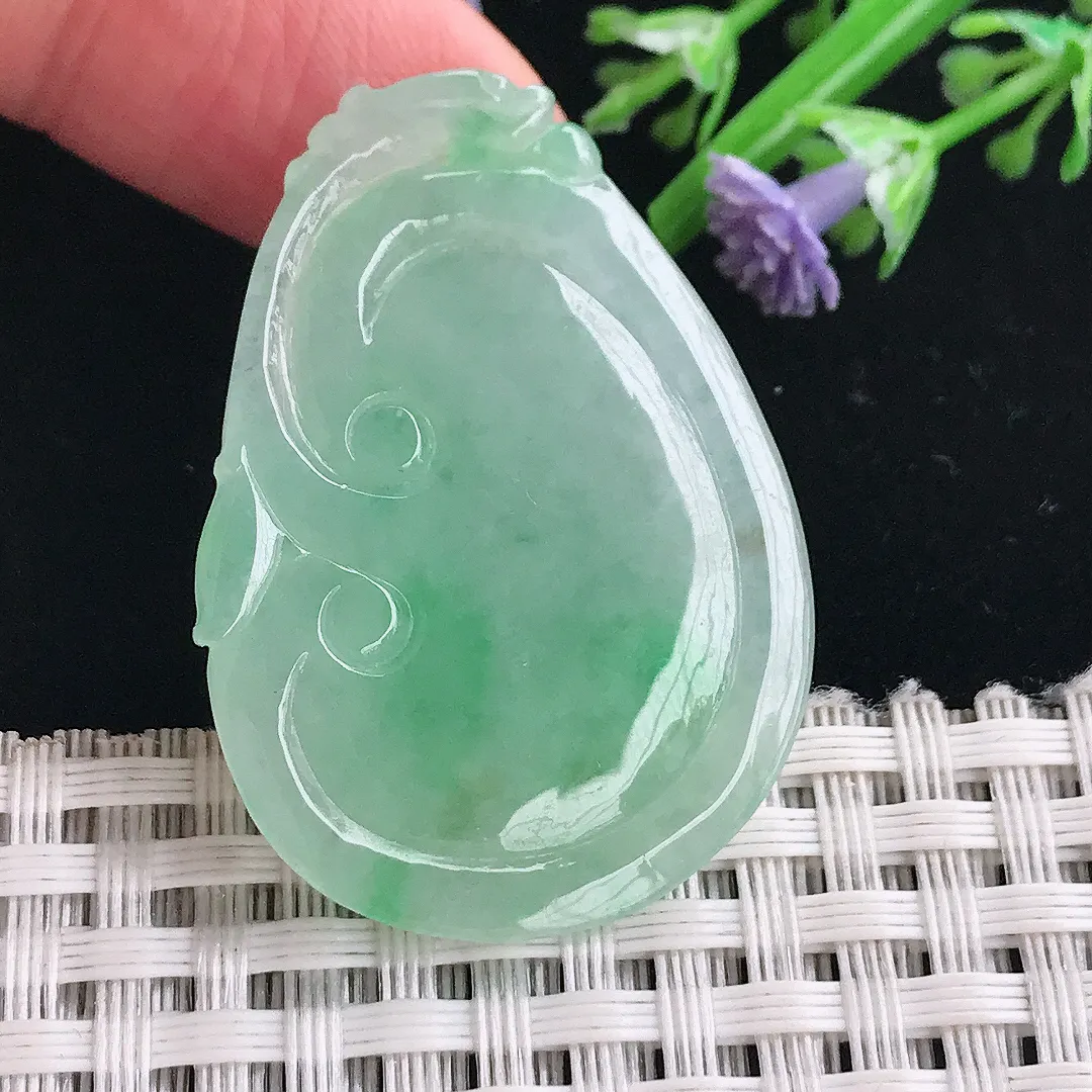 实拍A货翡翠40/28.5/4.3老坑冰润甜绿色如意吊坠翡翠玉如意挂件