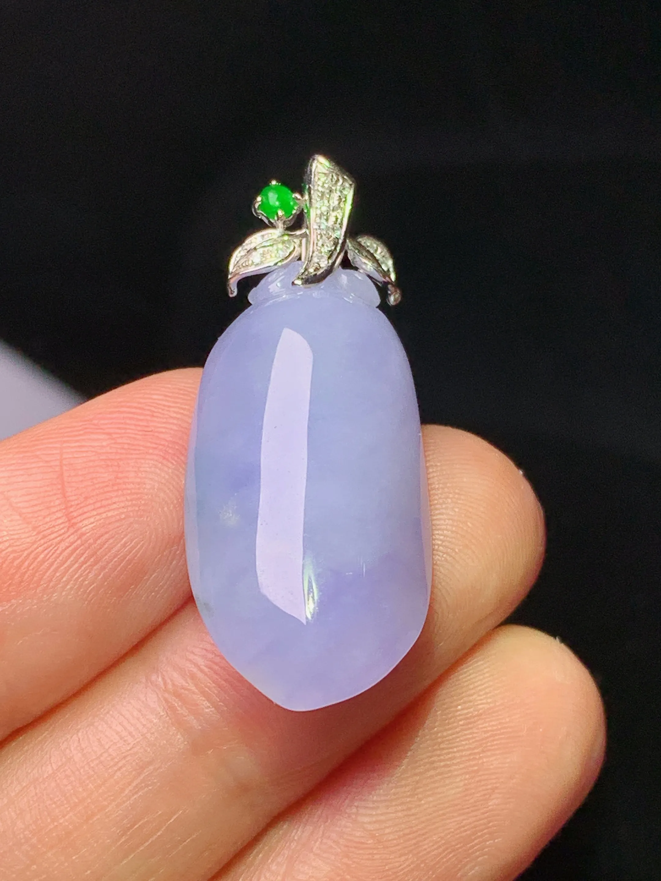 18k金钻镶嵌紫罗兰福瓜吊坠 玉质细腻 水润亮眼 整体尺寸33.2*13.8*8.7