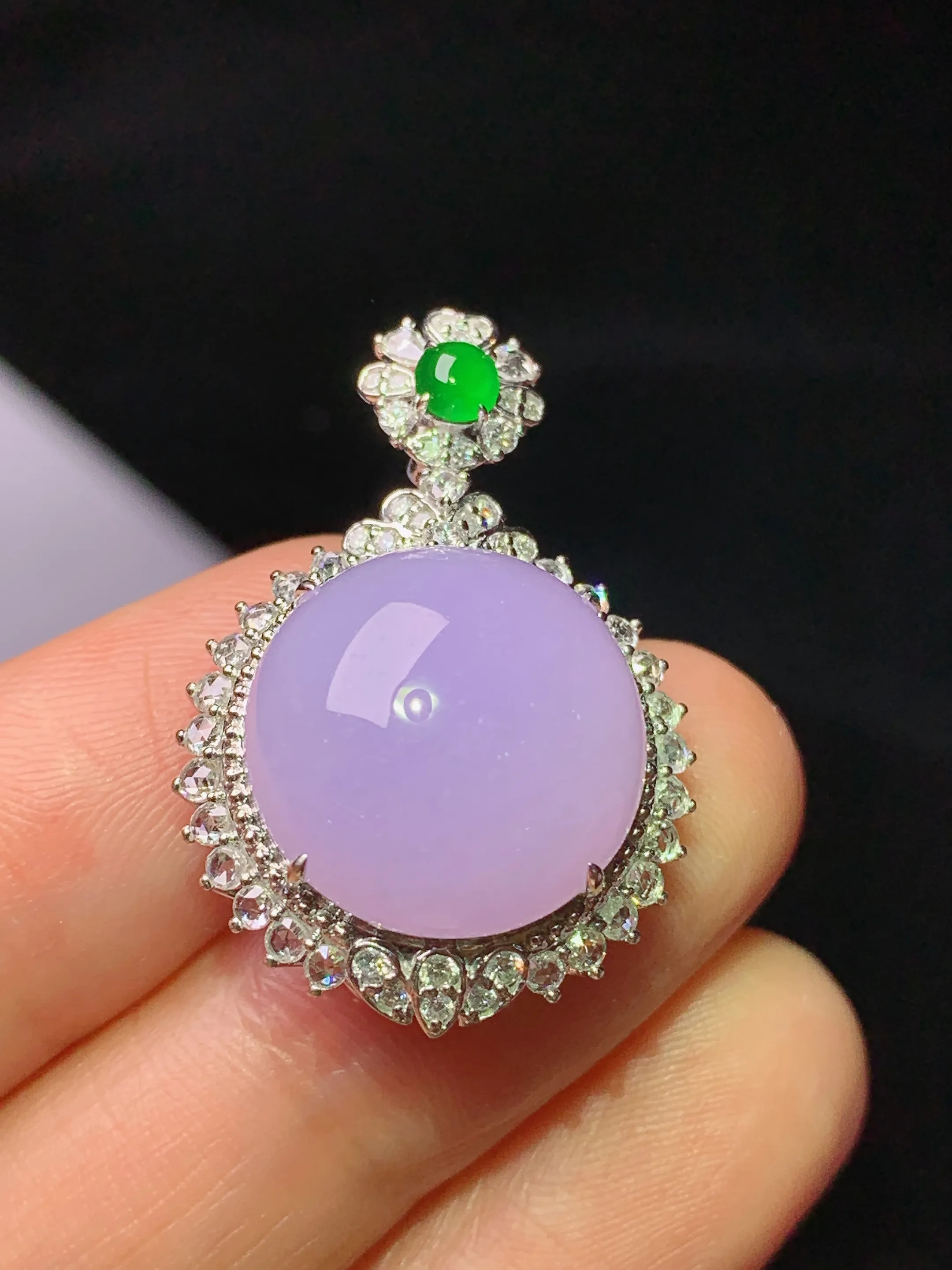 18k金钻镶嵌紫罗兰蛋面吊坠 玉质细腻 水润亮眼 整体尺寸29.2*19.8*13