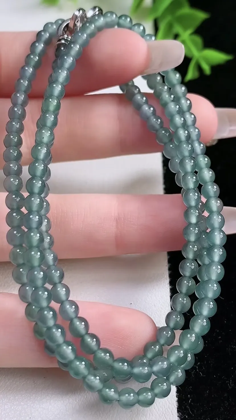 翡翠a货蓝水小米珠项链，尺寸4-154颗，重:17.46g