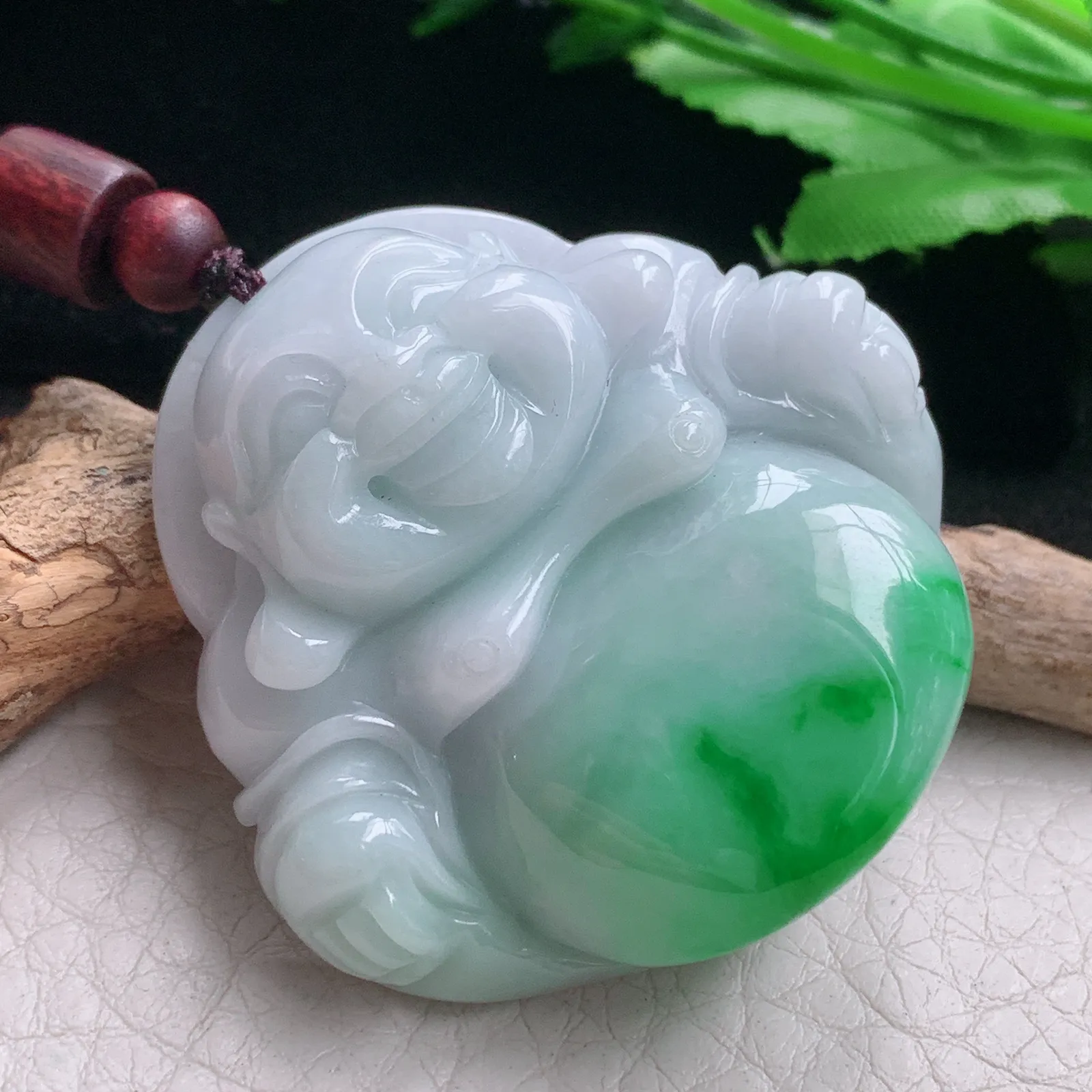 zen自然光43.6*44.5*13.3天然缅甸翡翠A货辣绿大佛公 开心佛玉吊坠