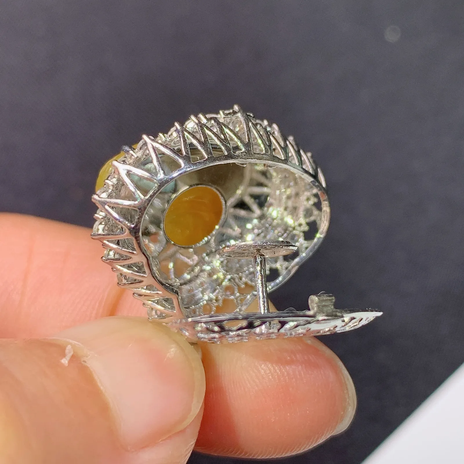 冰黄翡笑佛公吊坠，18k金镶嵌，冰润鲜艳，品相好，种水足，Kf整体尺寸25.9*22.7*11.1