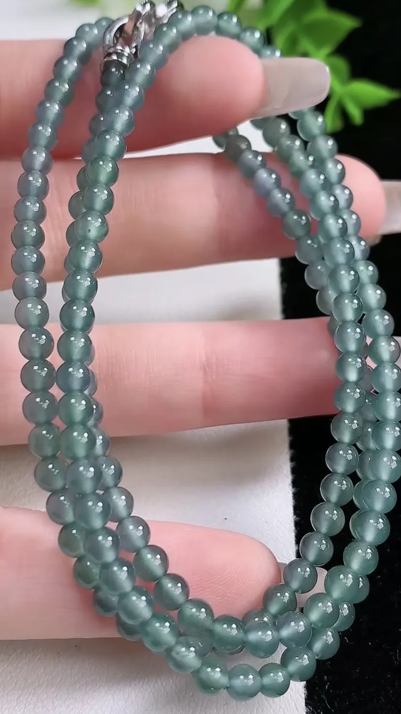 翡翠a货蓝水小米珠项链，尺寸4-154颗，重:17.46g