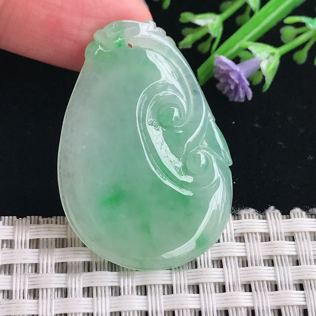 实拍A货翡翠40/28.5/4.3老坑冰润甜绿色如意吊坠翡翠玉如意挂件