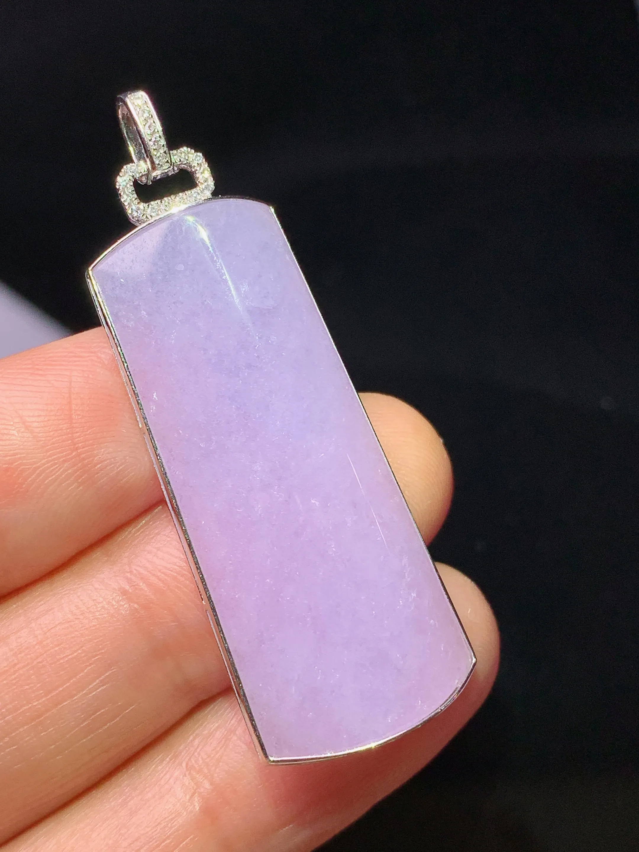 18k金钻镶嵌紫罗兰玉柱吊坠 玉质细腻 水润亮眼 整体尺寸45.5*15.6*5