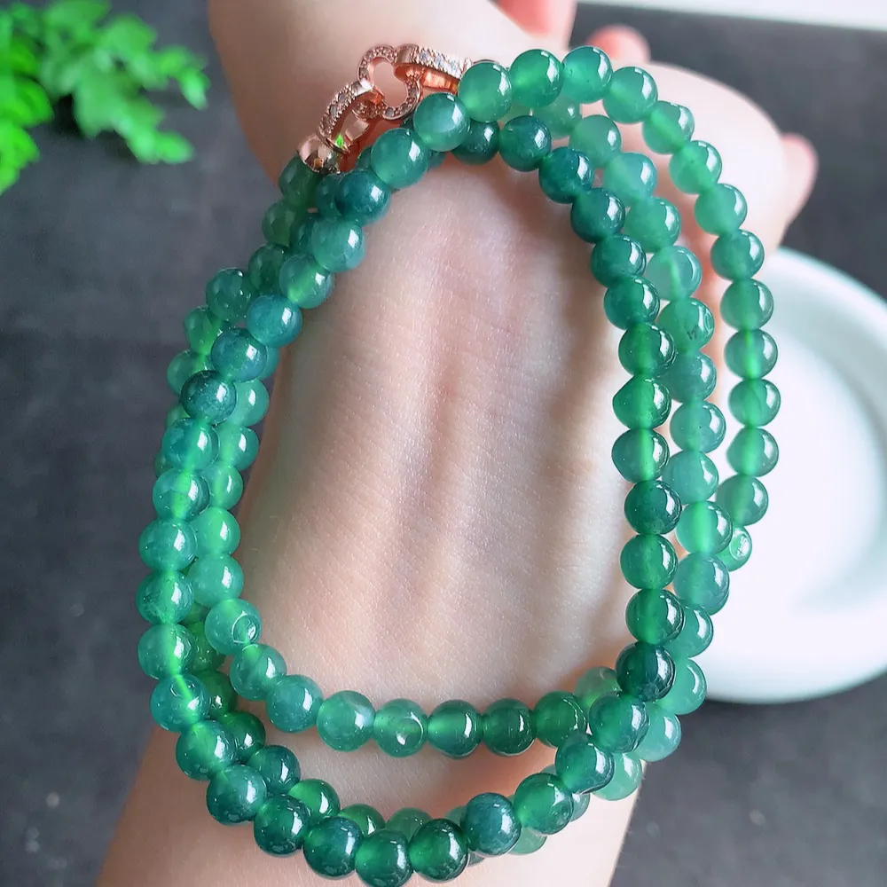 冰润翡翠圆珠项链，水水润润，珠圆玉润，颜色鲜艳，妙明清净，清秀高雅，佩戴效果优雅迷人！性价比超值 尺