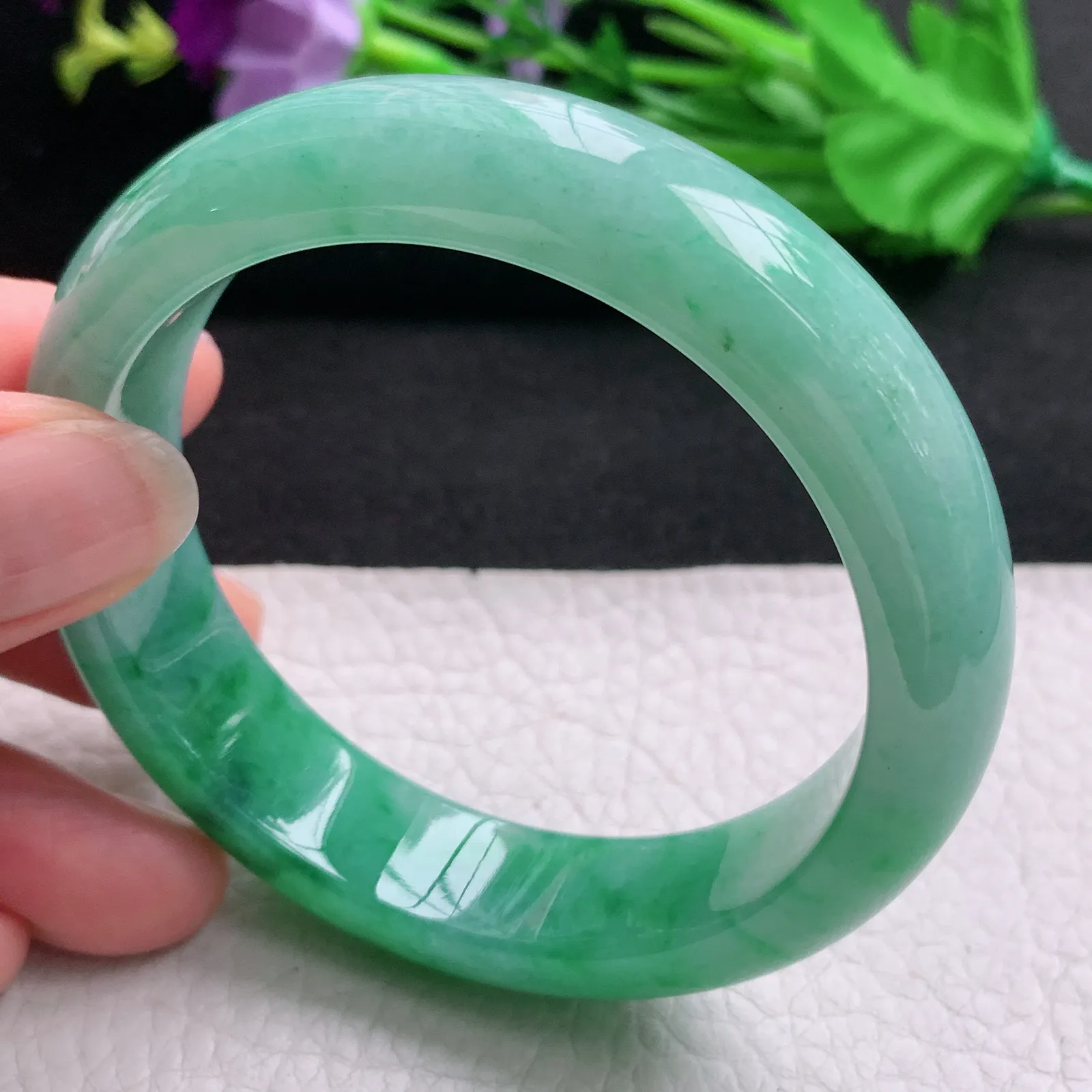 ss实拍57*14.8*8.2mm天然缅甸翡翠A货玉手镯辣绿水润宽边正圈平安镯