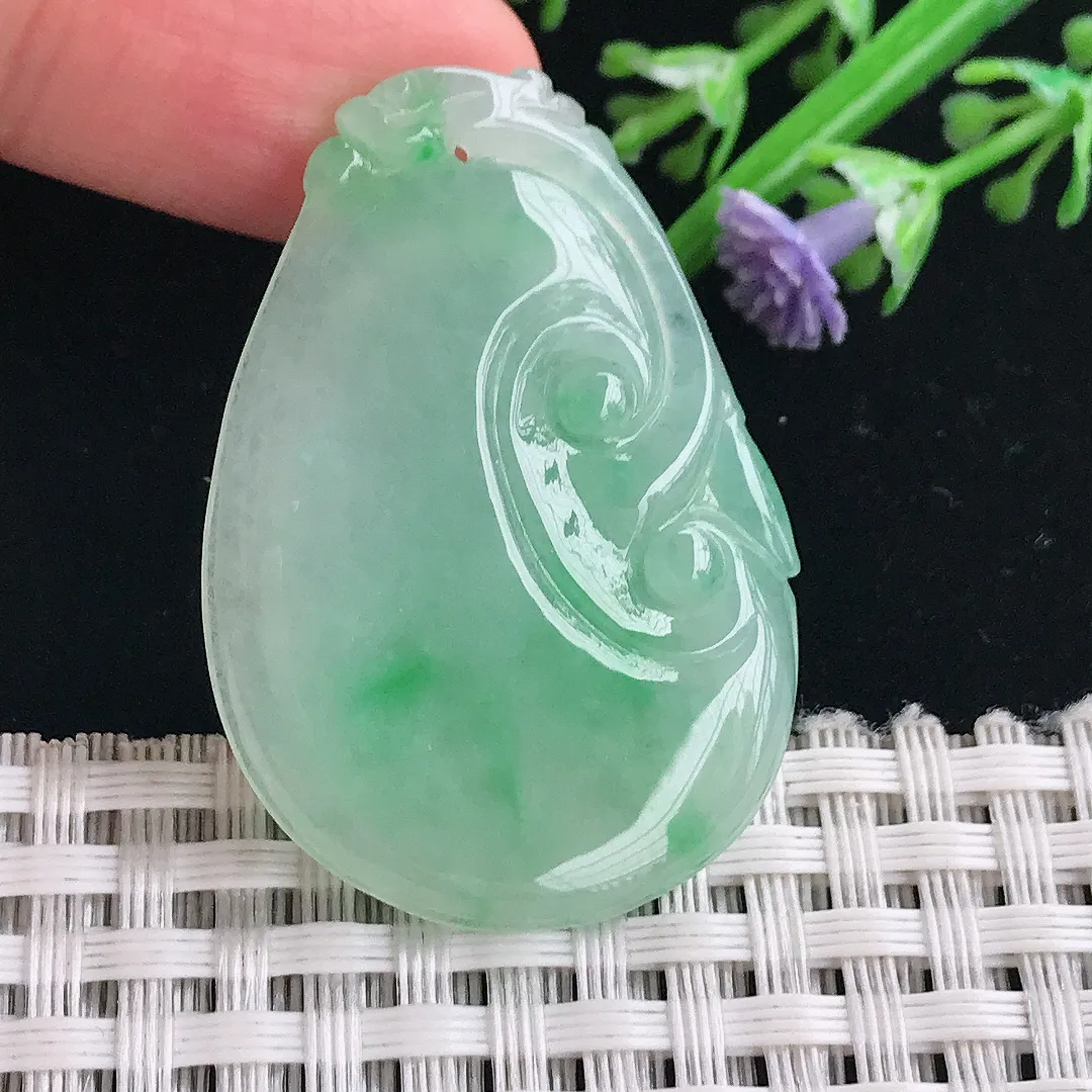 实拍A货翡翠40/28.5/4.3老坑冰润甜绿色如意吊坠翡翠玉如意挂件