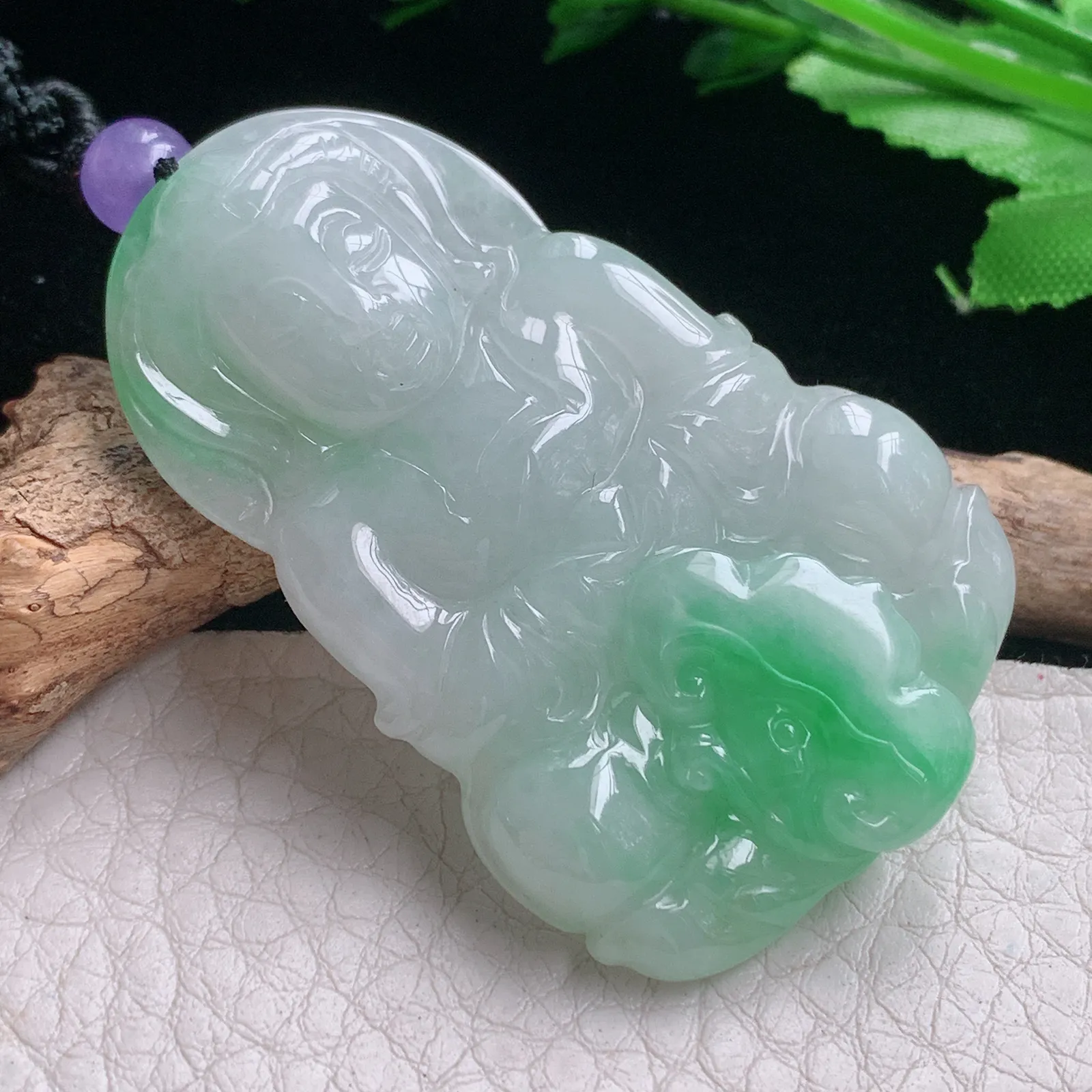 zen自然光51*33*6.6天然缅甸翡翠A货飘绿观音 玉观音玉吊坠