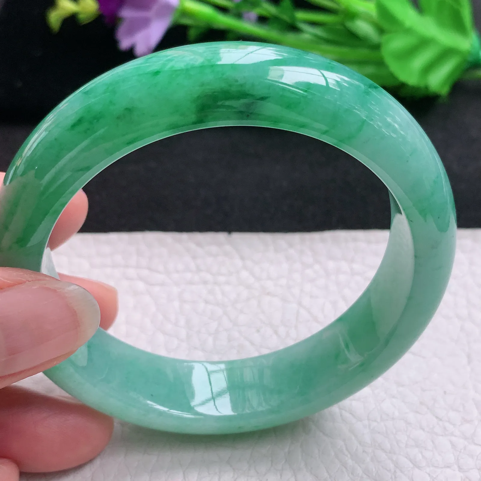 ss实拍57*14.8*8.2mm天然缅甸翡翠A货玉手镯辣绿水润宽边正圈平安镯