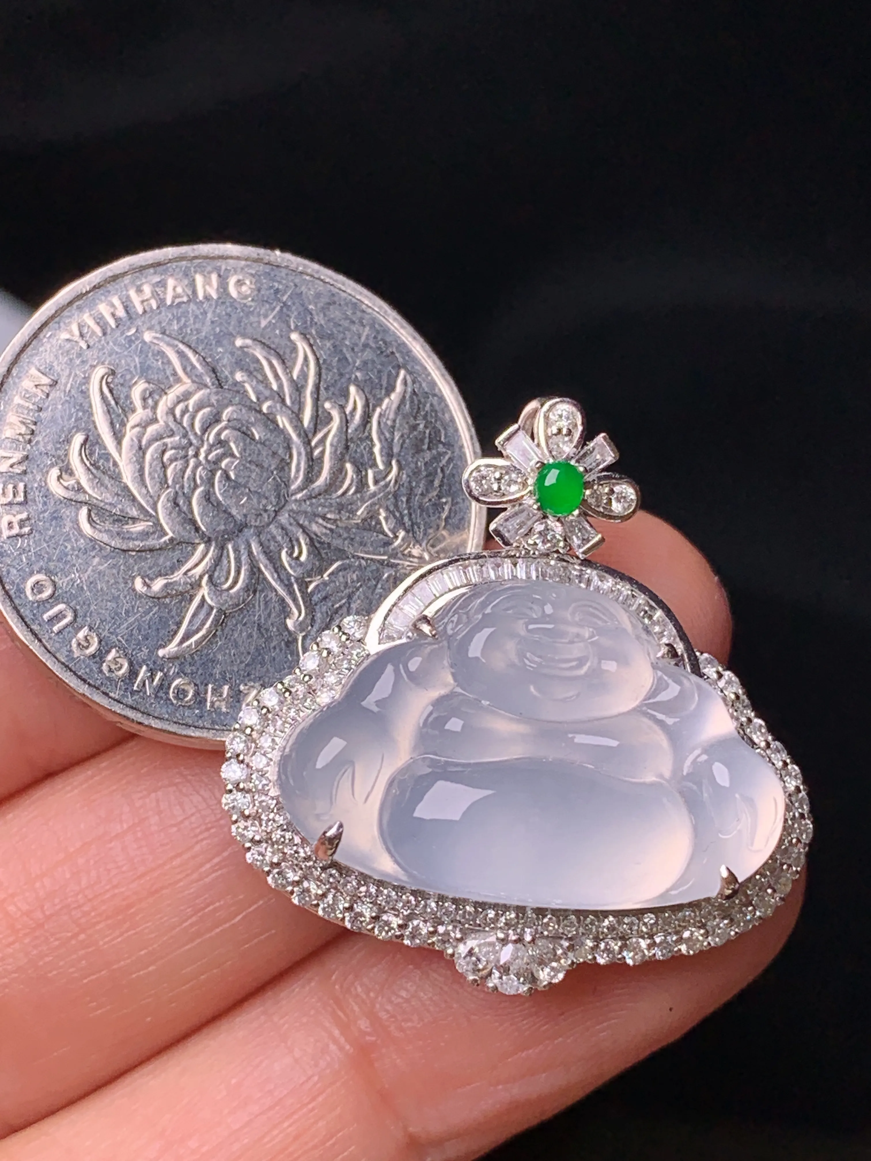 18k金钻镶嵌冰种佛公吊坠 玉质细腻 水润亮眼 整体尺寸27.6*27.1*9.3