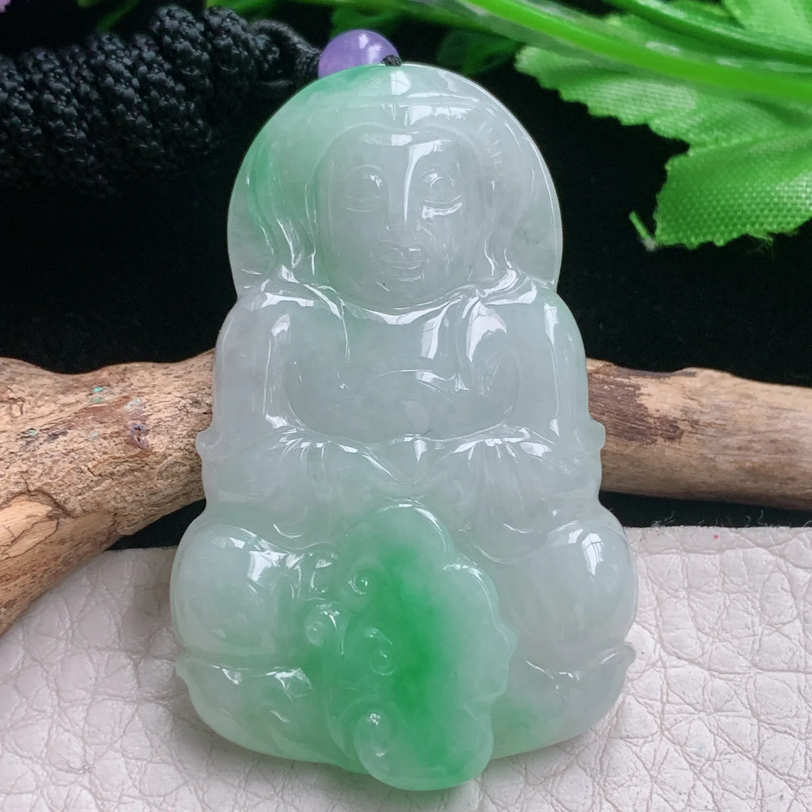 zen自然光51*33*6.6天然缅甸翡翠A货飘绿观音 玉观音玉吊坠