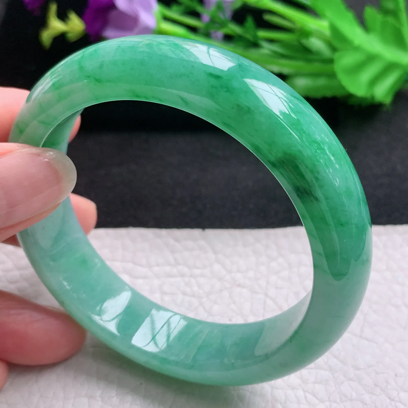 ss实拍57*14.8*8.2mm天然缅甸翡翠A货玉手镯辣绿水润宽边正圈平安镯