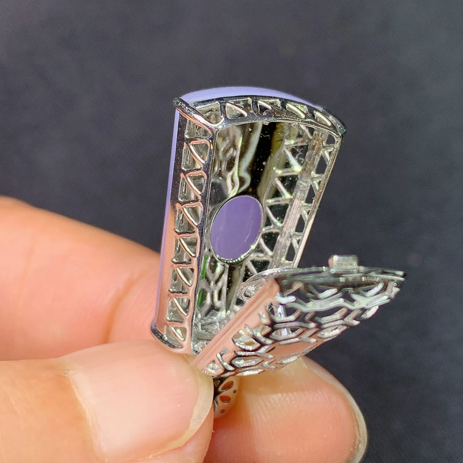 紫罗兰无事牌吊坠，18k金镶嵌，颜色鲜艳，温润细腻，Ych整体25.6*12.7*9.3