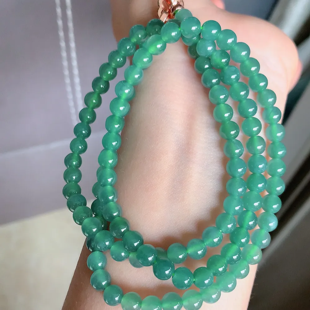 冰润翡翠圆珠项链，水水润润，珠圆玉润，颜色鲜艳，妙明清净，清秀高雅，佩戴效果优雅迷人！性价比超值 W921  尺寸：6mm