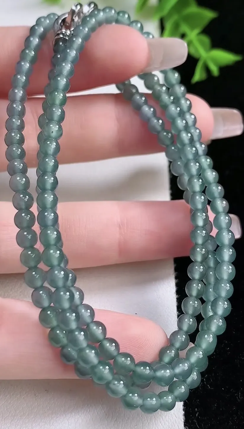 翡翠a货蓝水小米珠项链，尺寸4-154颗，重:17.46g