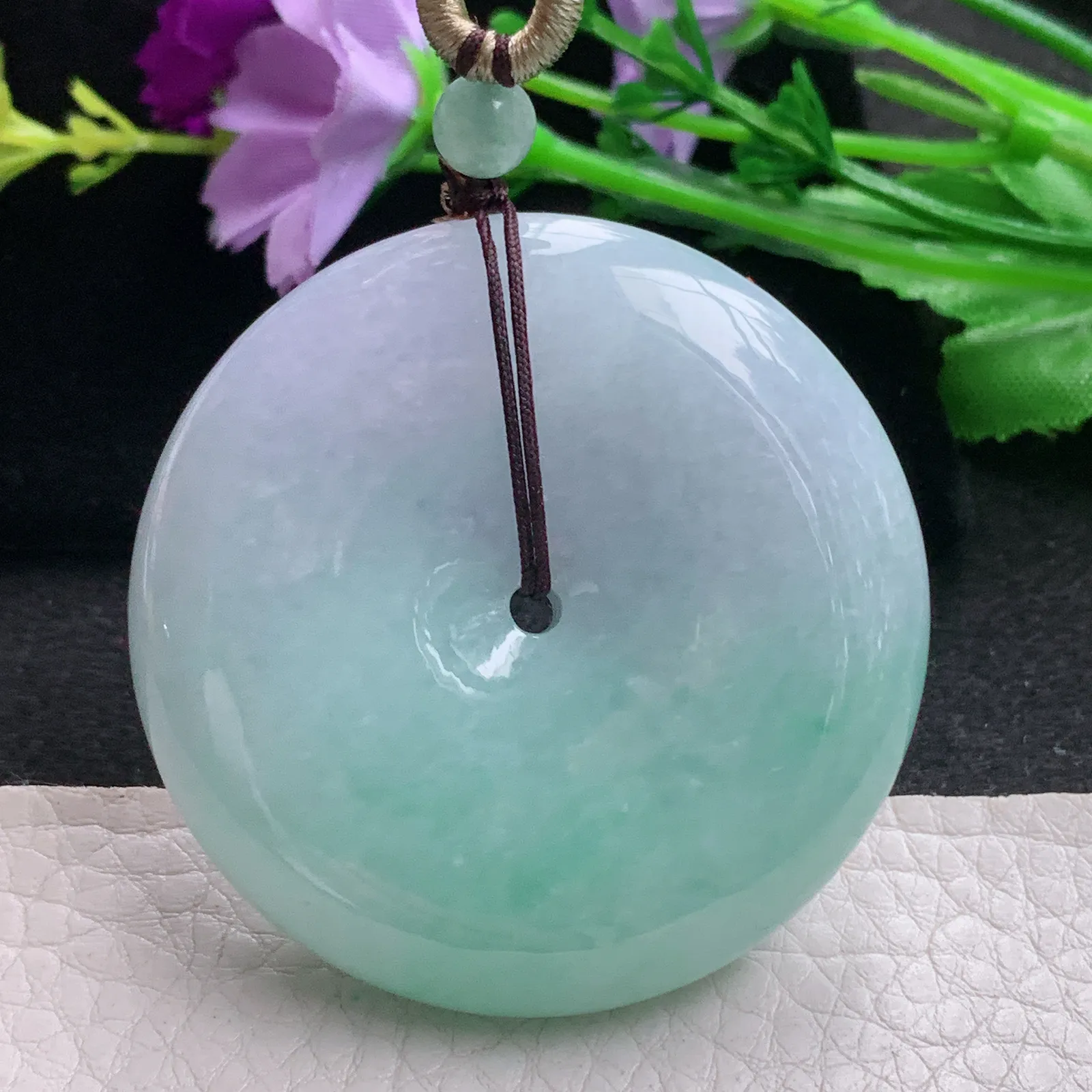 zen自然光49.8*12.3天然缅甸翡翠A货春带彩大平安扣 玉扣玉吊坠