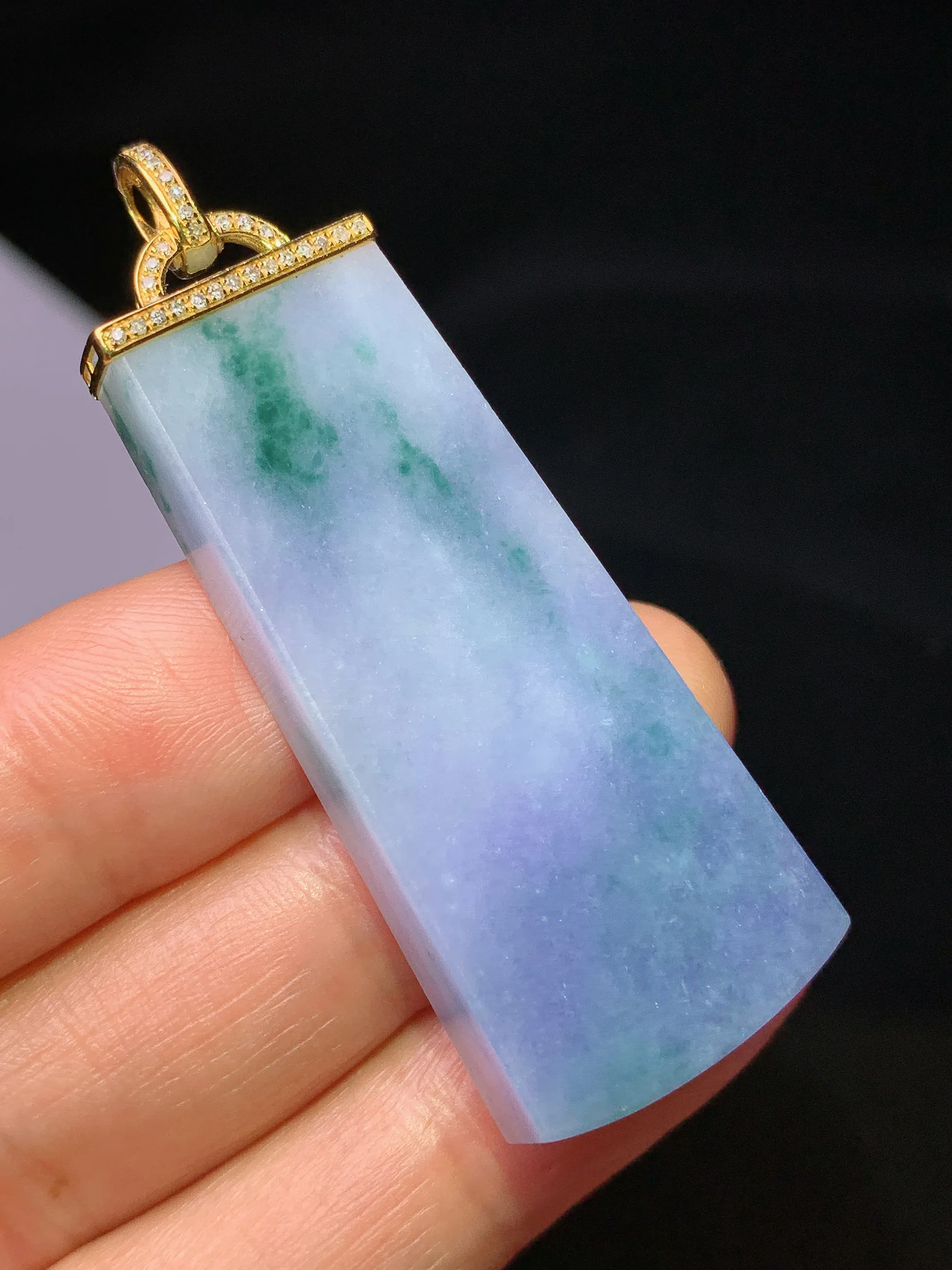 18k金钻镶嵌紫罗兰无事牌吊坠 玉质细腻 水润亮眼 整体尺寸52.5*18.8*5.5