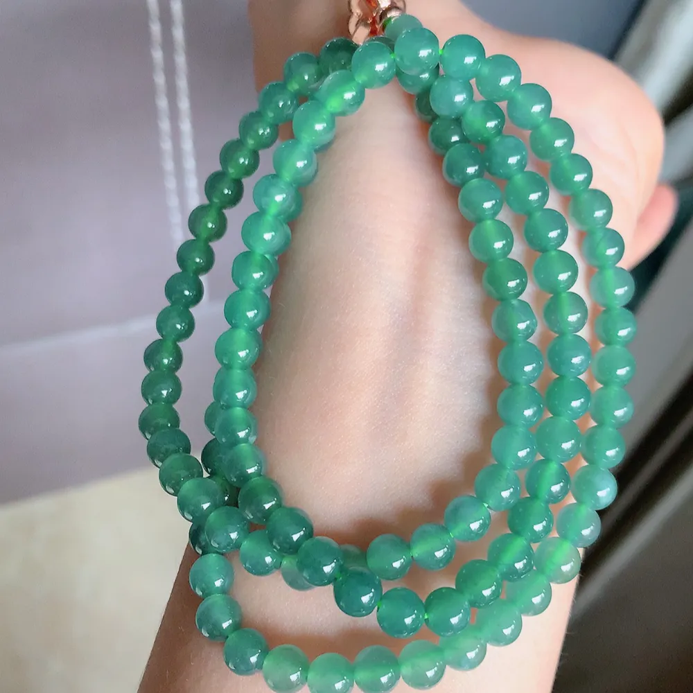 冰润翡翠圆珠项链，水水润润，珠圆玉润，颜色鲜艳，妙明清净，清秀高雅，佩戴效果优雅迷人！性价比超值 W921  尺寸：6mm