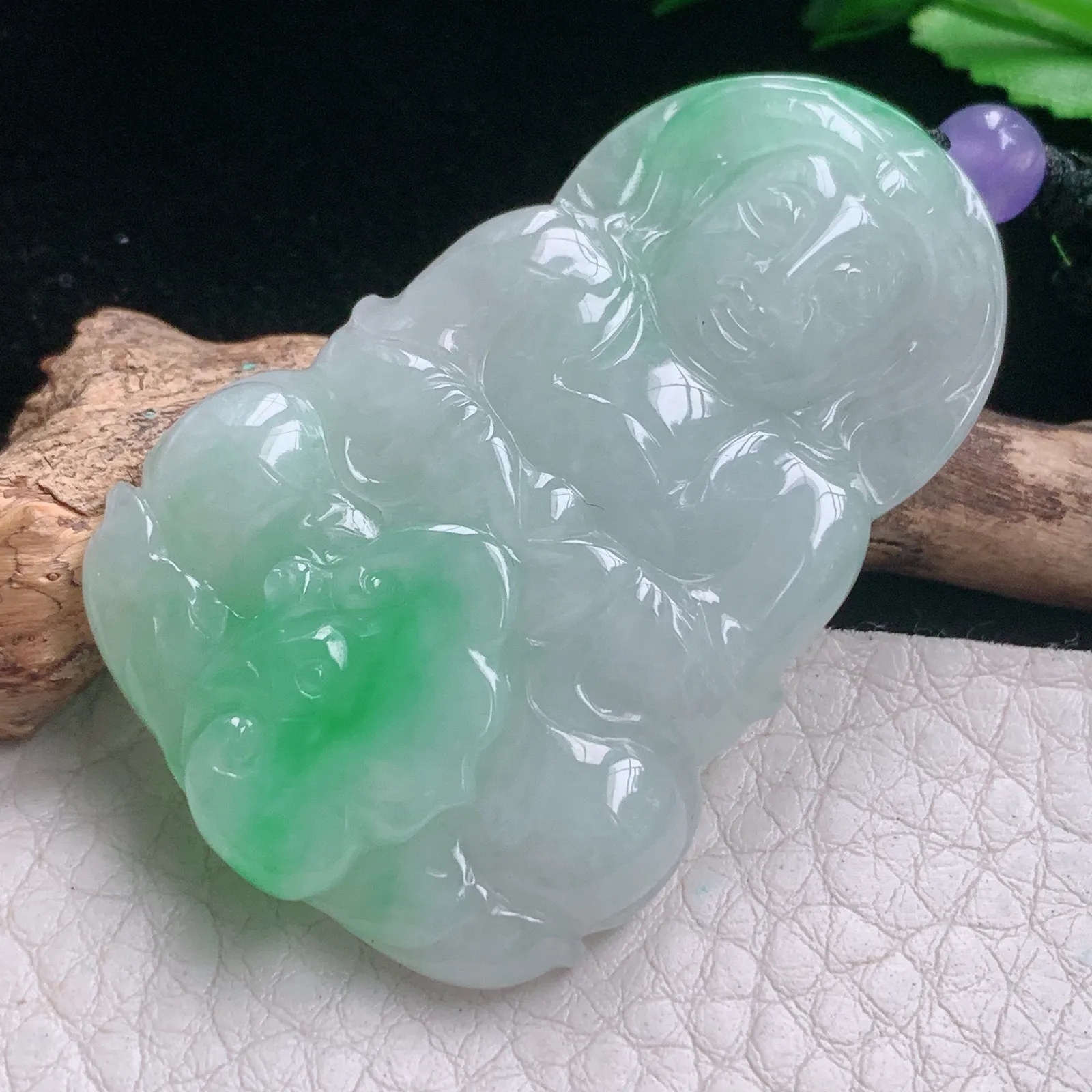 zen自然光51*33*6.6天然缅甸翡翠A货飘绿观音 玉观音玉吊坠