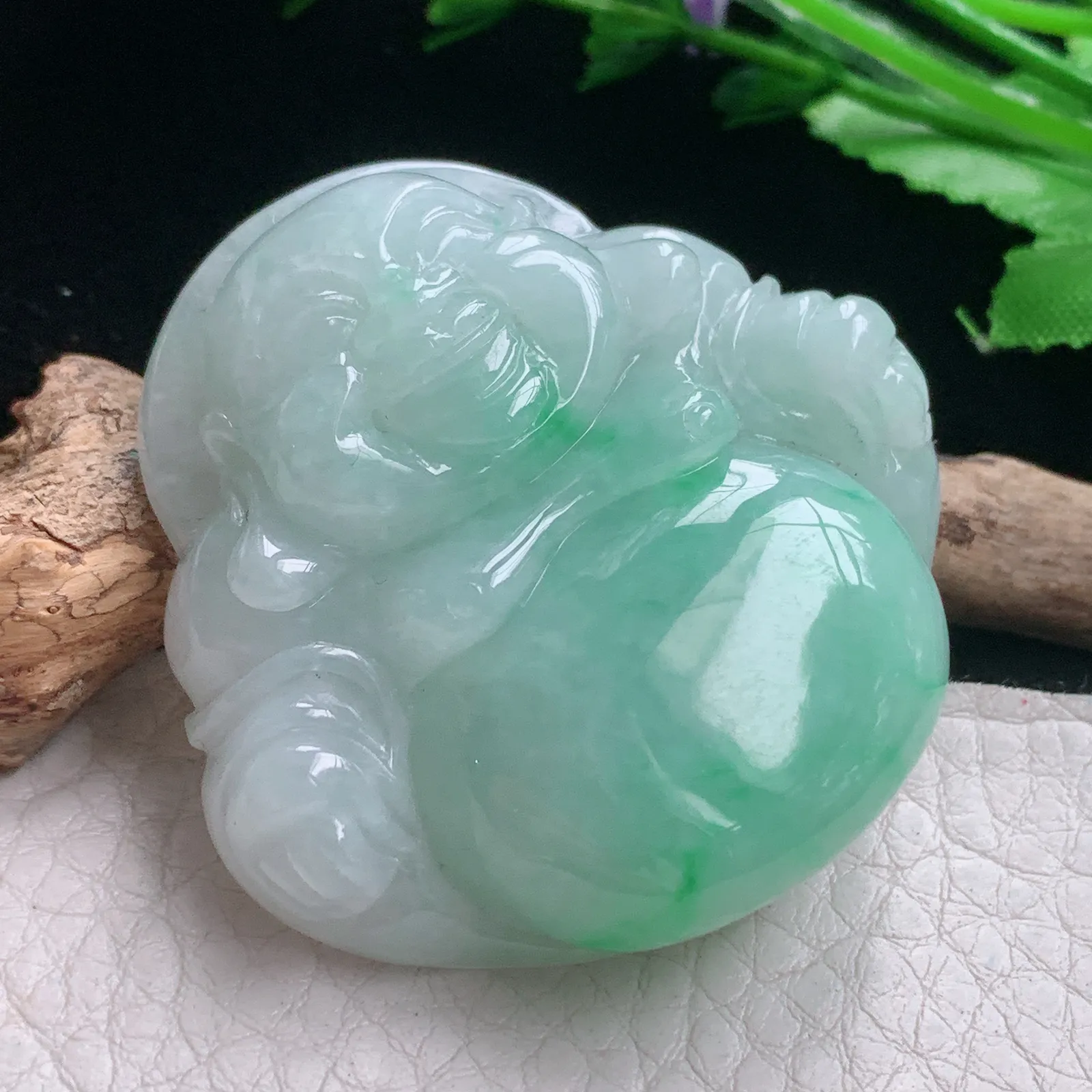 zen自然光45*46.5*12.3天然缅甸翡翠A货飘绿大佛公 开心佛玉吊坠