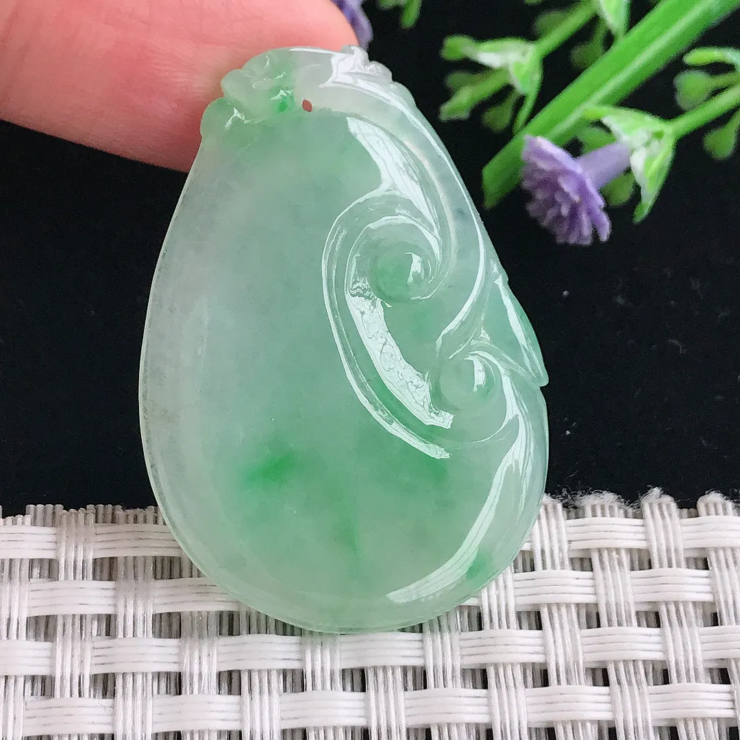 实拍A货翡翠40/28.5/4.3老坑冰润甜绿色如意吊坠翡翠玉如意挂件