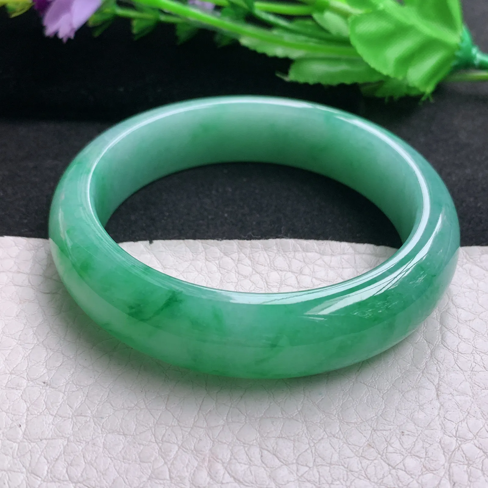 ss实拍57*14.8*8.2mm天然缅甸翡翠A货玉手镯辣绿水润宽边正圈平安镯